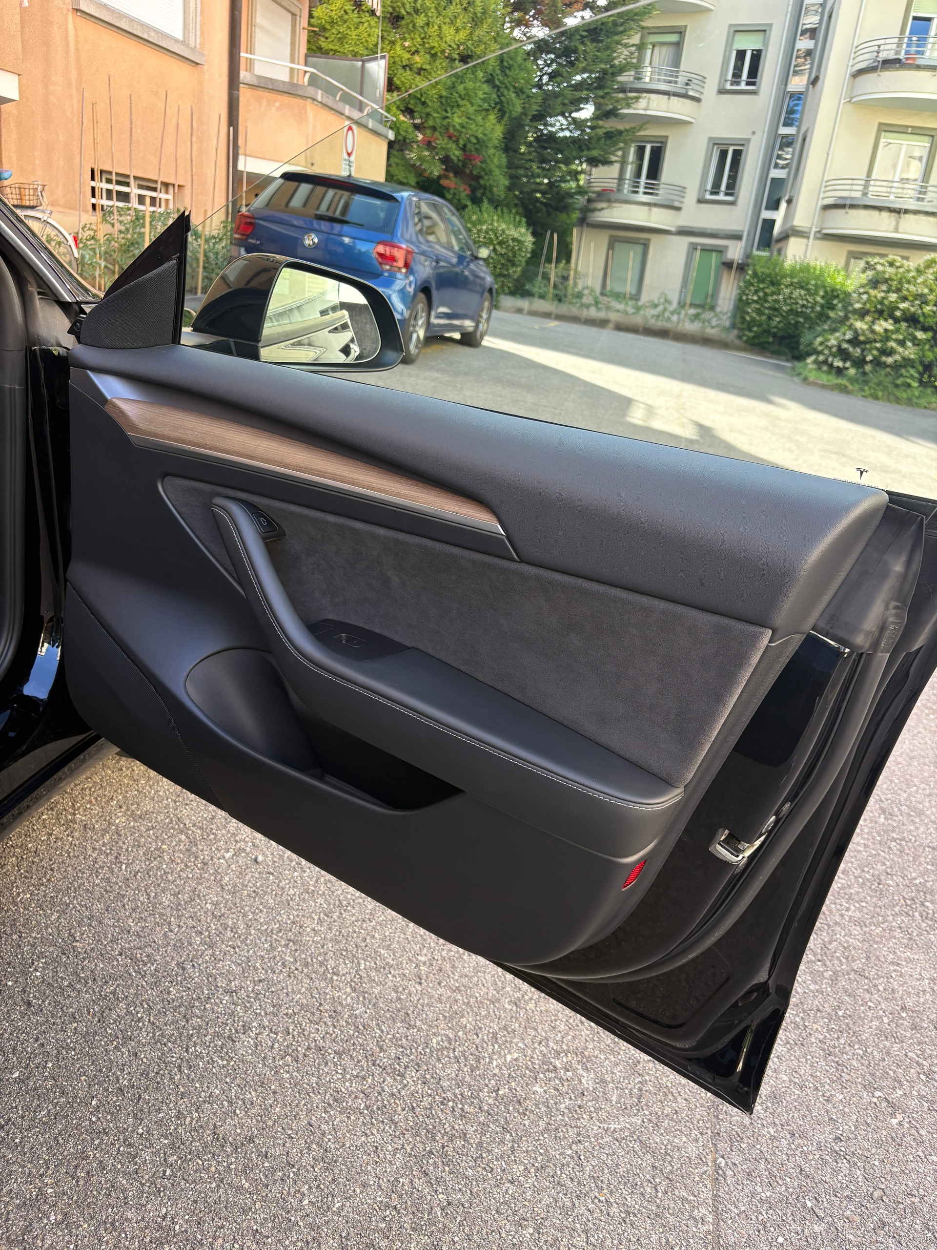 TESLA Model 3-image-8