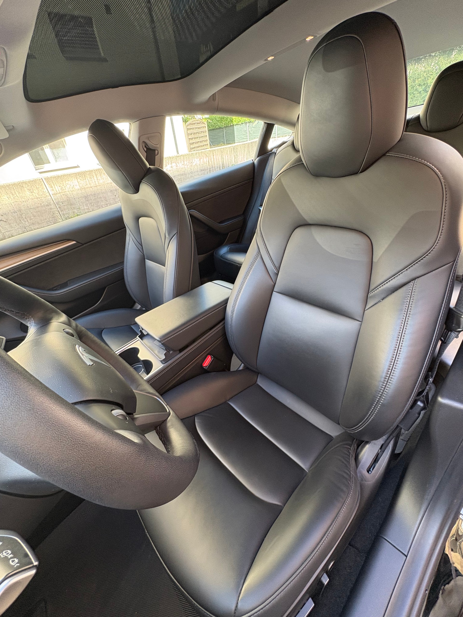 TESLA Model 3-image-6