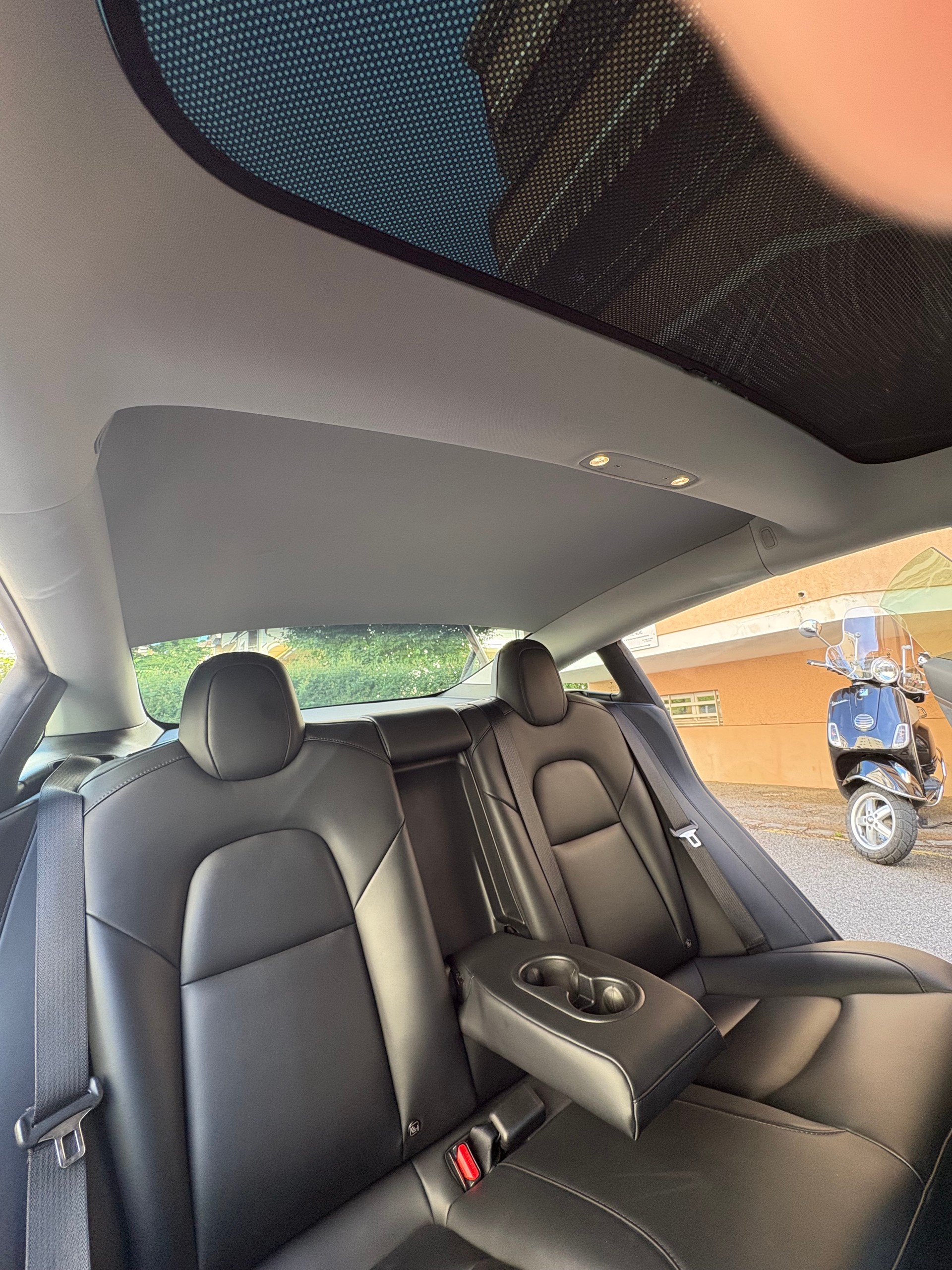 TESLA Model 3-image-7