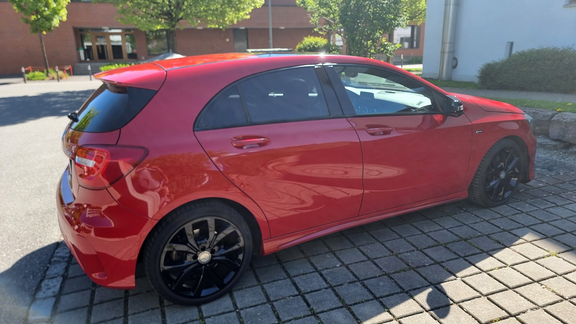 MERCEDES-BENZ A 250 AMG Line 4Matic 7G-DCT-image-3