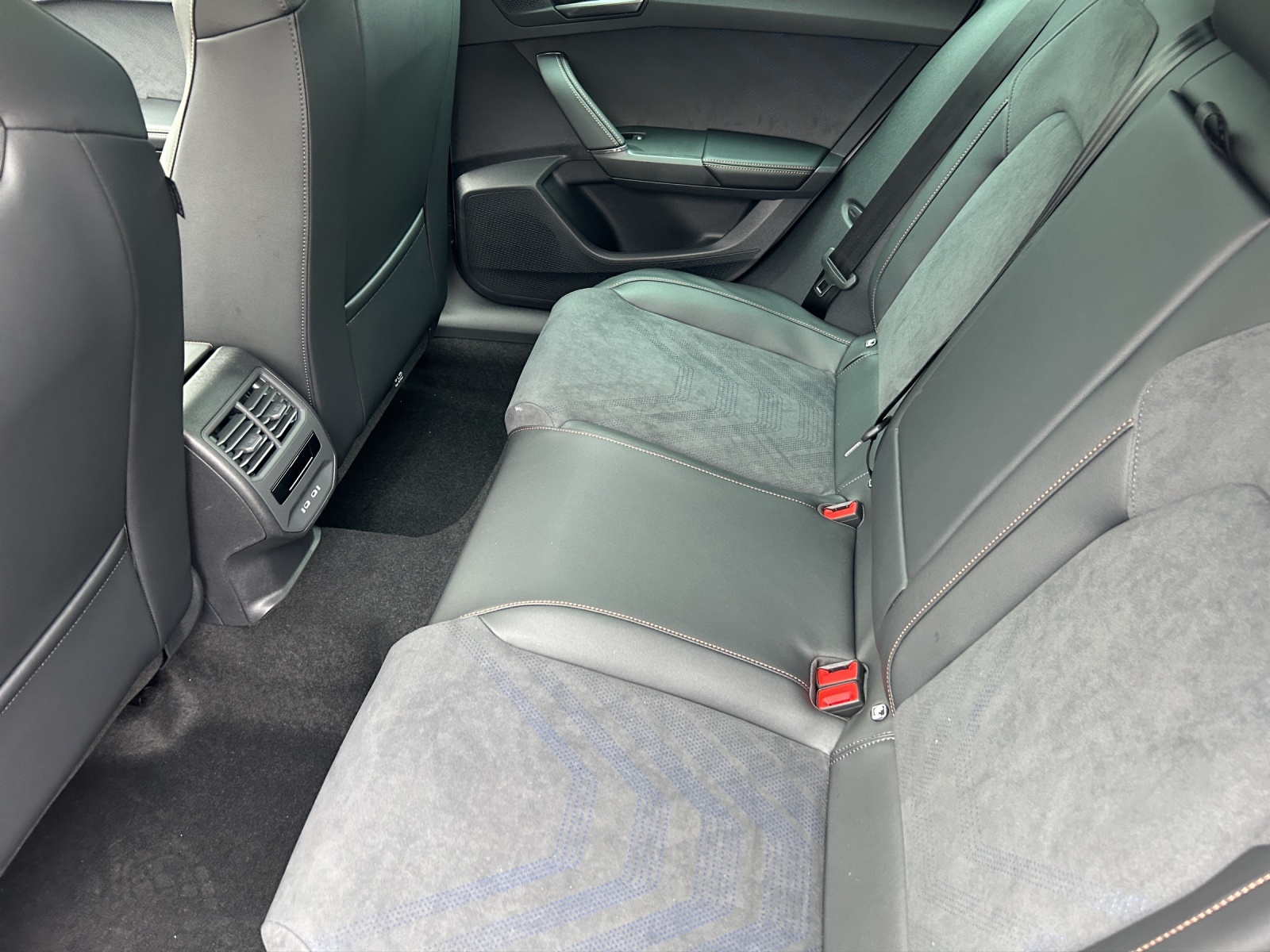 CUPRA Formentor 1.5 e-HYBRID pHEV VZ DSG-image-6