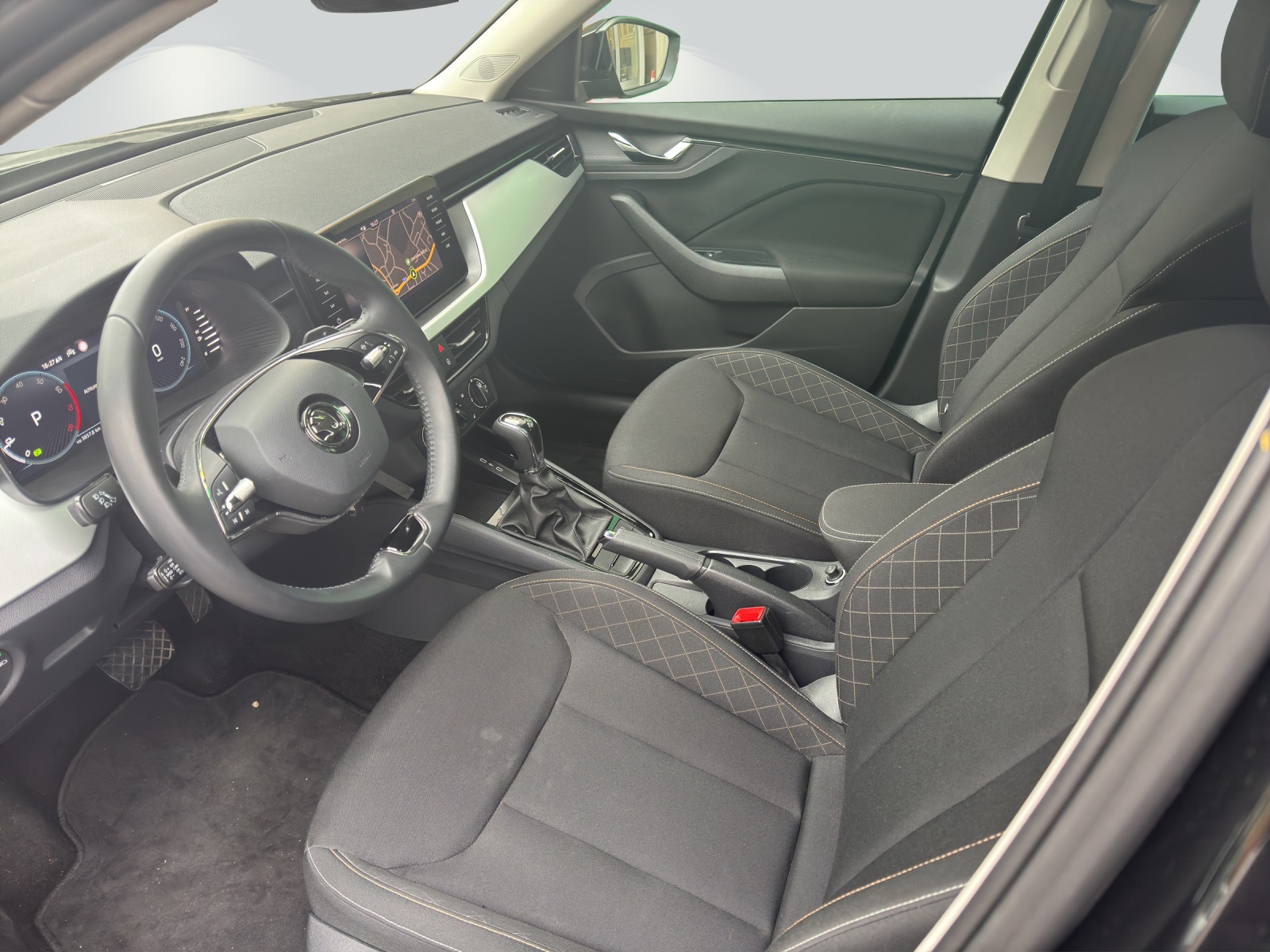 SKODA Kamiq 1.0 TSI Ambition DSG-image-6