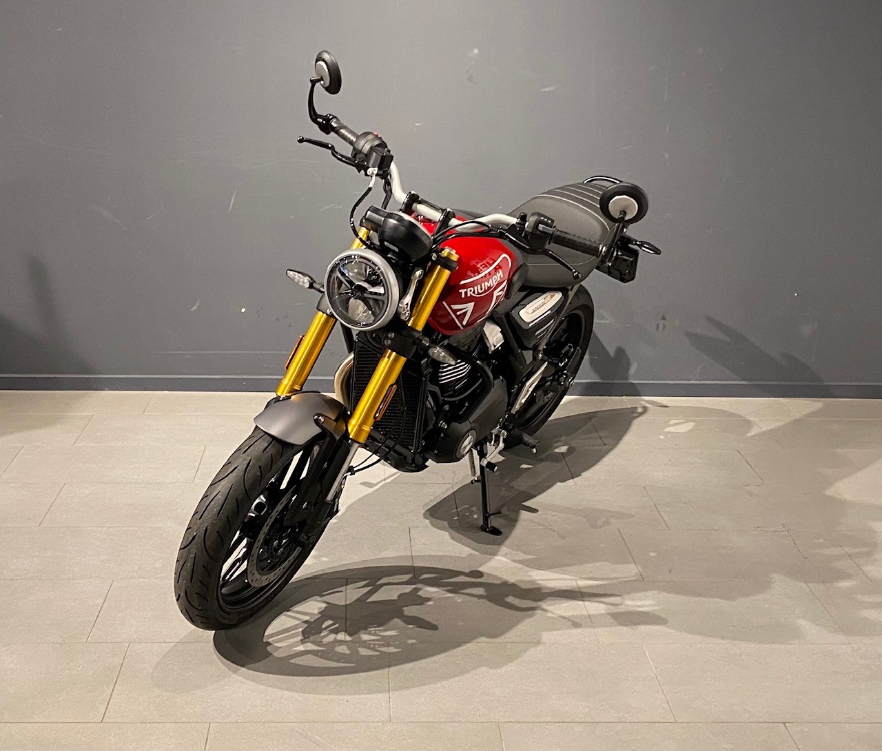 TRIUMPH Speed 400-showroom-element-2