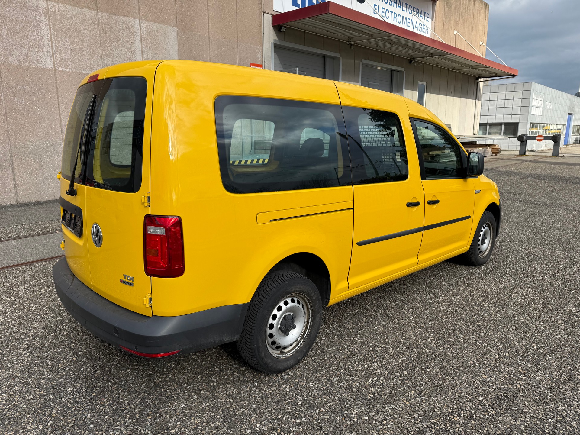 VW Caddy Maxi 2.0D 4Motion-image-2