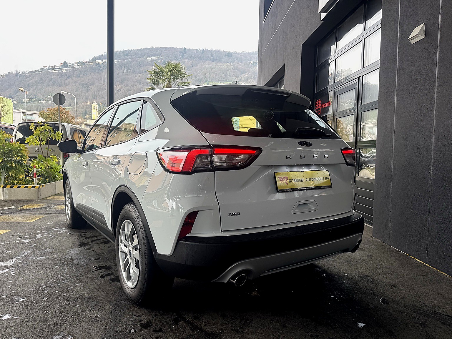 FORD Kuga 2.0 TDCi EcoBlue Cool & Connect 4WD-image-5