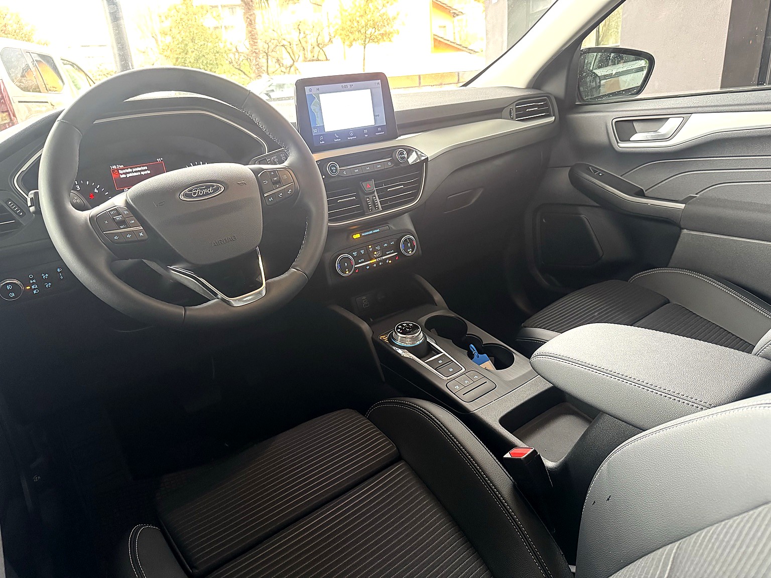FORD Kuga 2.0 TDCi EcoBlue Cool & Connect 4WD-image-13