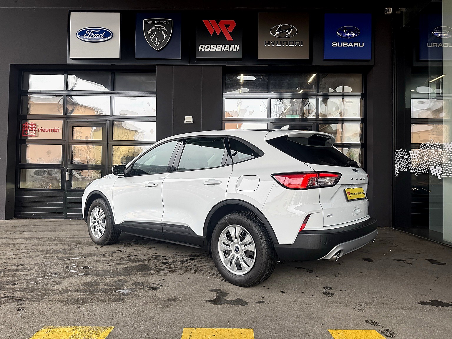 FORD Kuga 2.0 TDCi EcoBlue Cool & Connect 4WD-image-2
