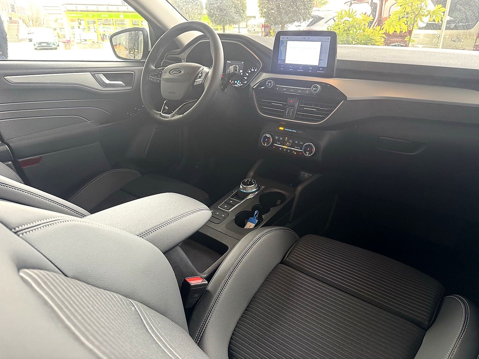 FORD Kuga 2.0 TDCi EcoBlue Cool & Connect 4WD-image-12