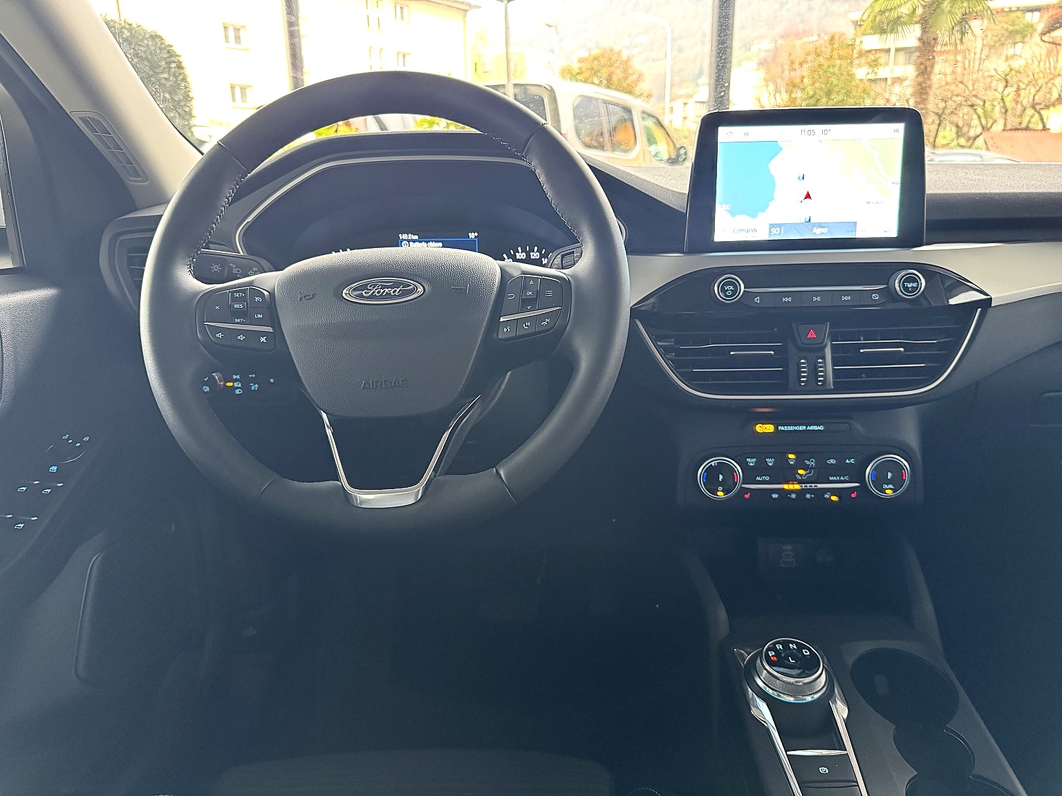 FORD Kuga 2.0 TDCi EcoBlue Cool & Connect 4WD-image-9