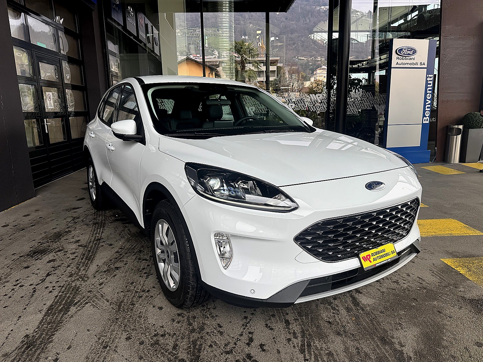 FORD Kuga 2.0 TDCi EcoBlue Cool & Connect 4WD-image-3
