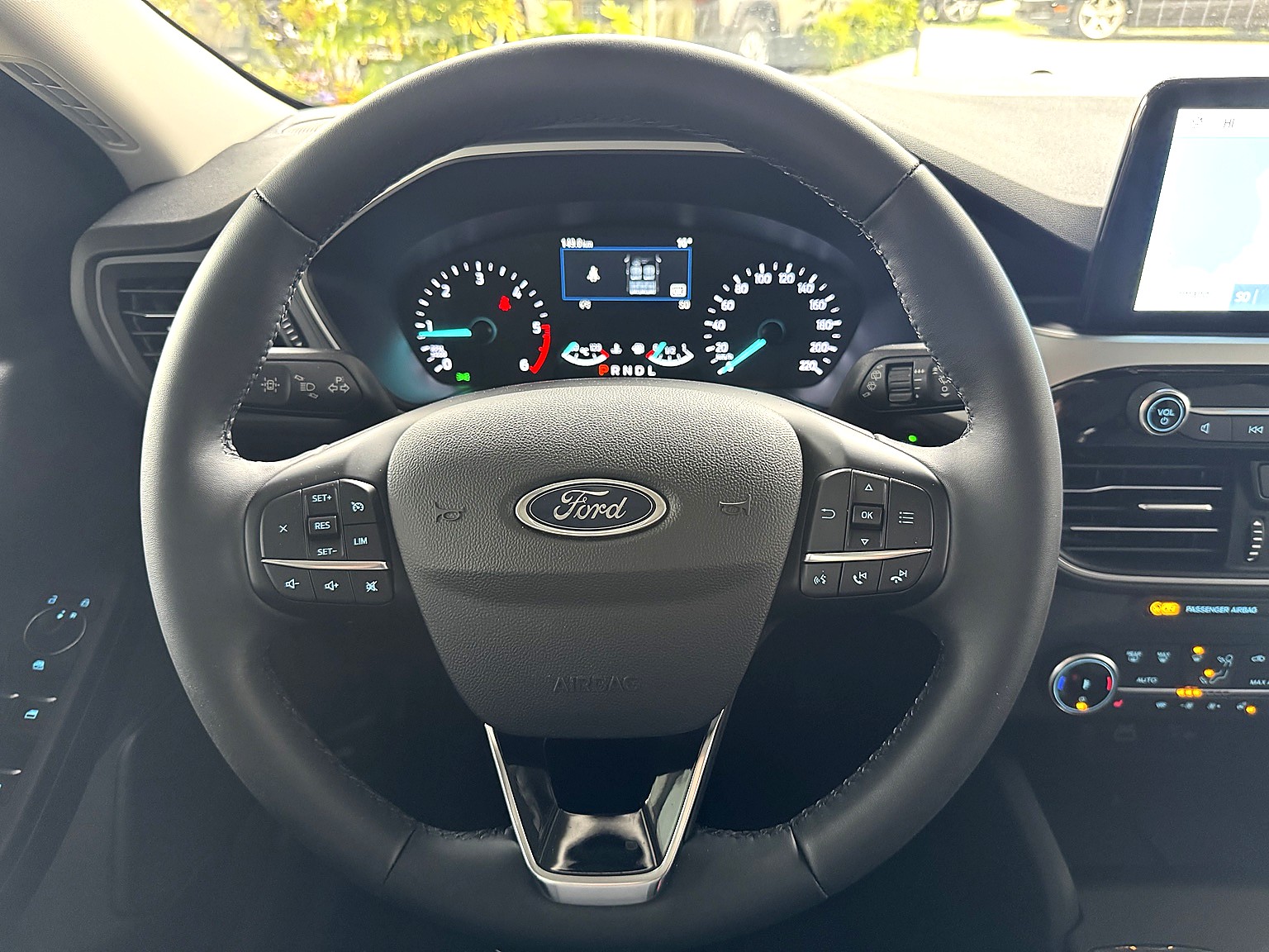 FORD Kuga 2.0 TDCi EcoBlue Cool & Connect 4WD-image-17