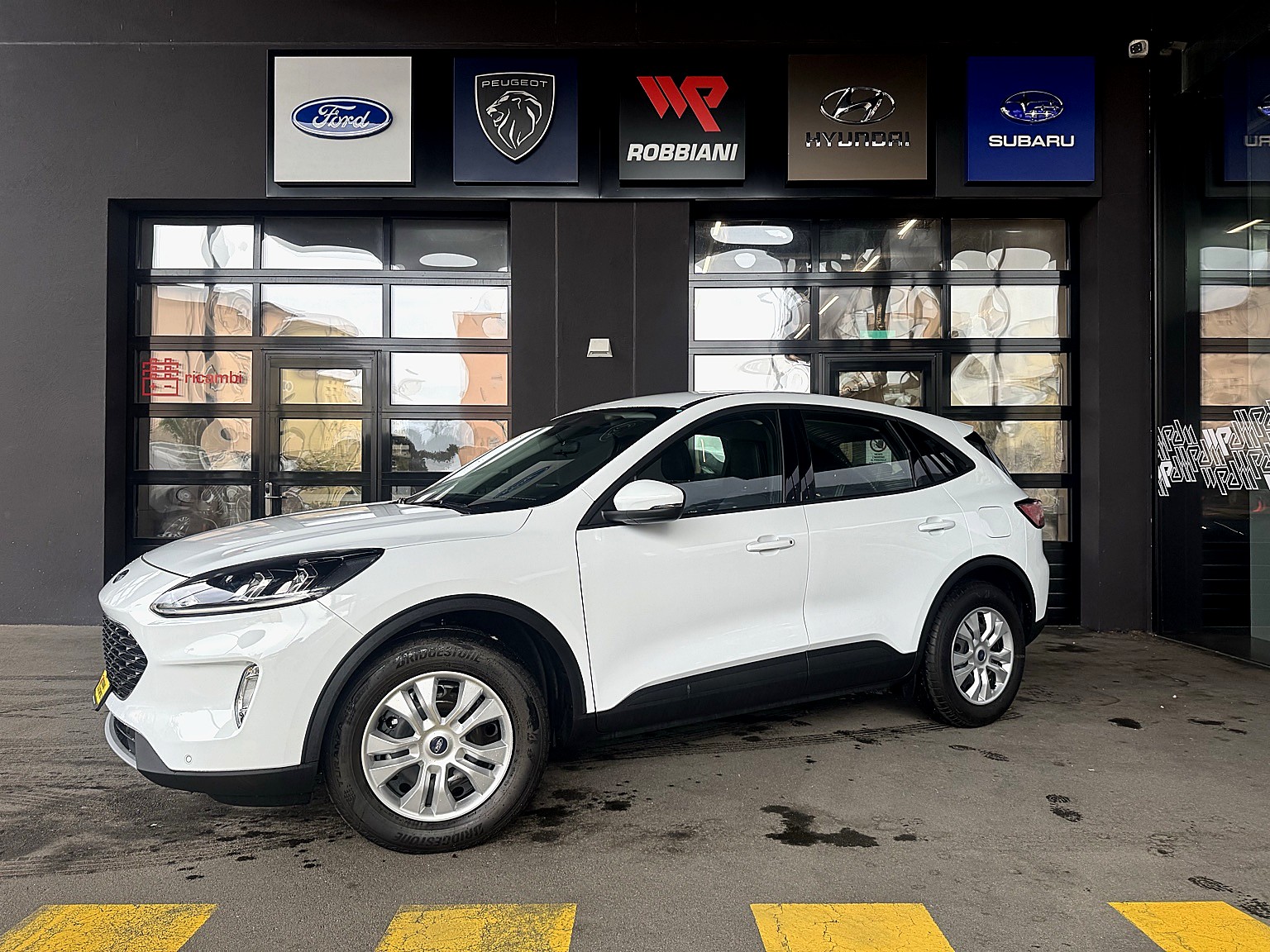 FORD Kuga 2.0 TDCi EcoBlue Cool & Connect 4WD-image-0