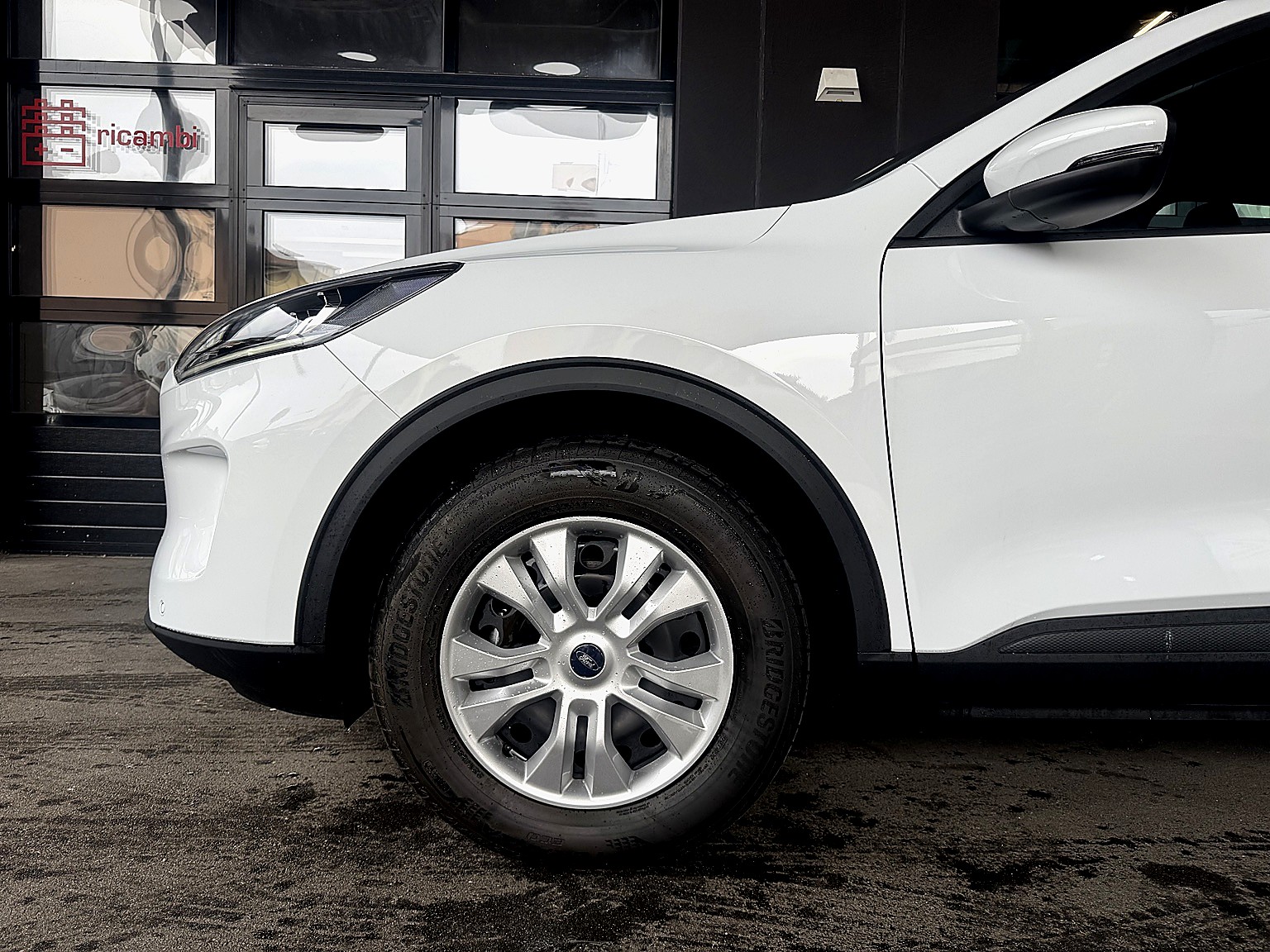 FORD Kuga 2.0 TDCi EcoBlue Cool & Connect 4WD-image-6