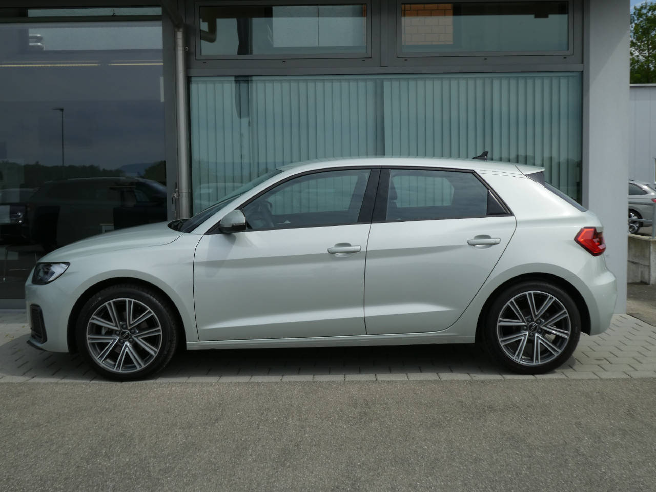 AUDI A1 Sportback 1.0 30 TFSI Advanced Attraction S-Tronic-image-8