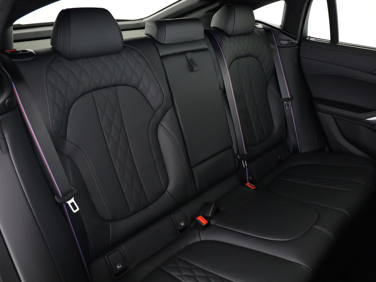 BMW X6 xDr48V M60i M SportPro-image-16
