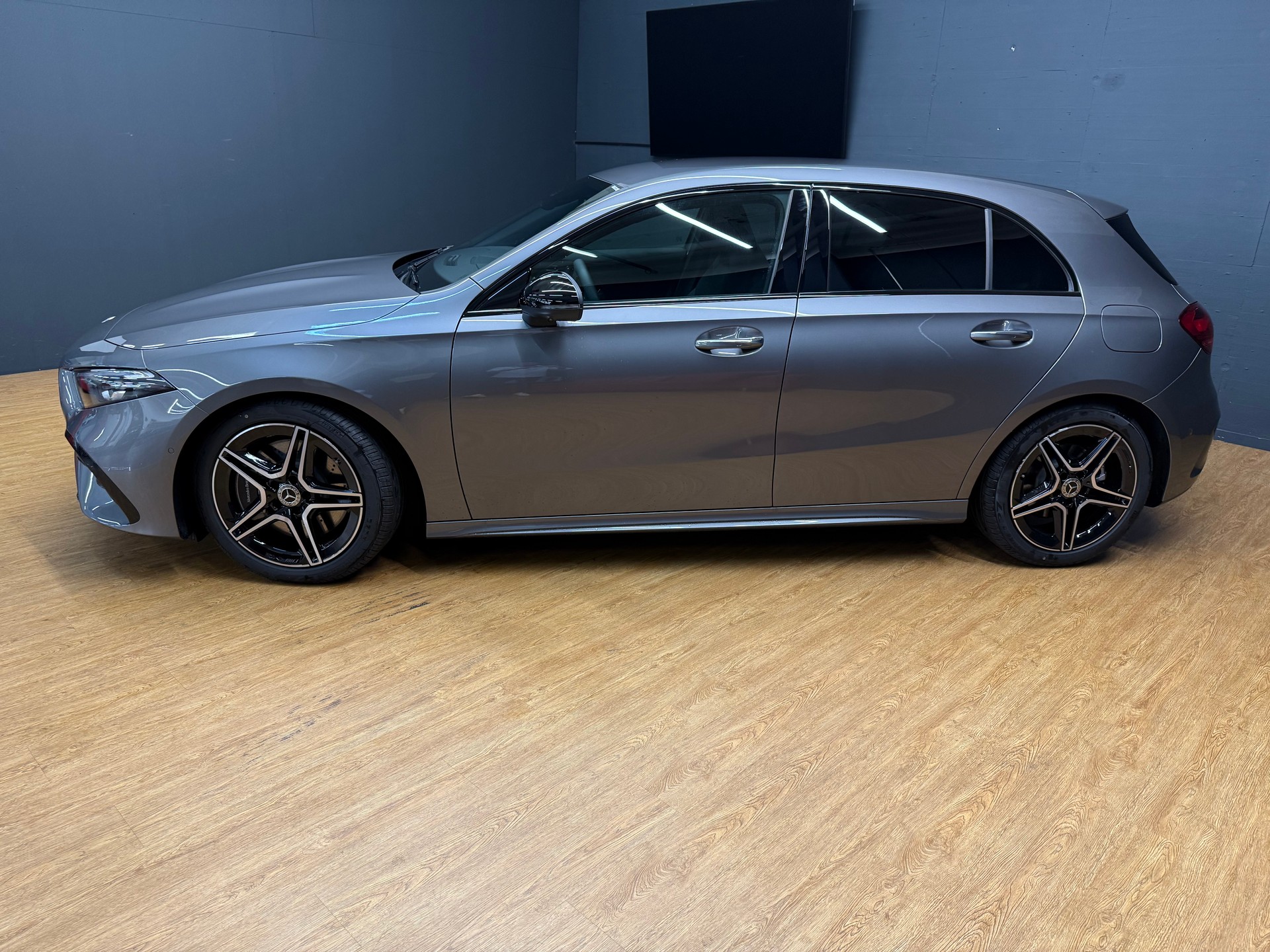 MERCEDES-BENZ A 250 4M - AMG / DISTRONIC / 360 Grad Kamera / Memory / MSI+-image-4