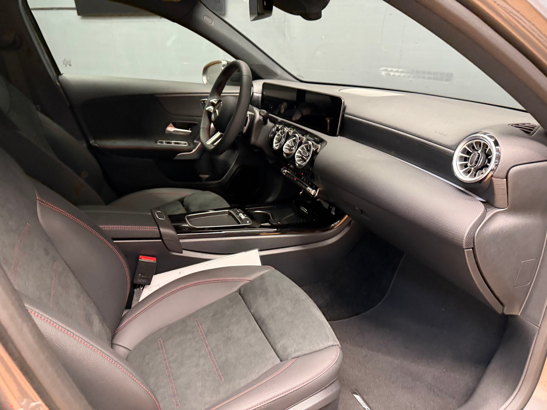 MERCEDES-BENZ A 250 4M - AMG / DISTRONIC / 360 Grad Kamera / Memory / MSI+-image-6