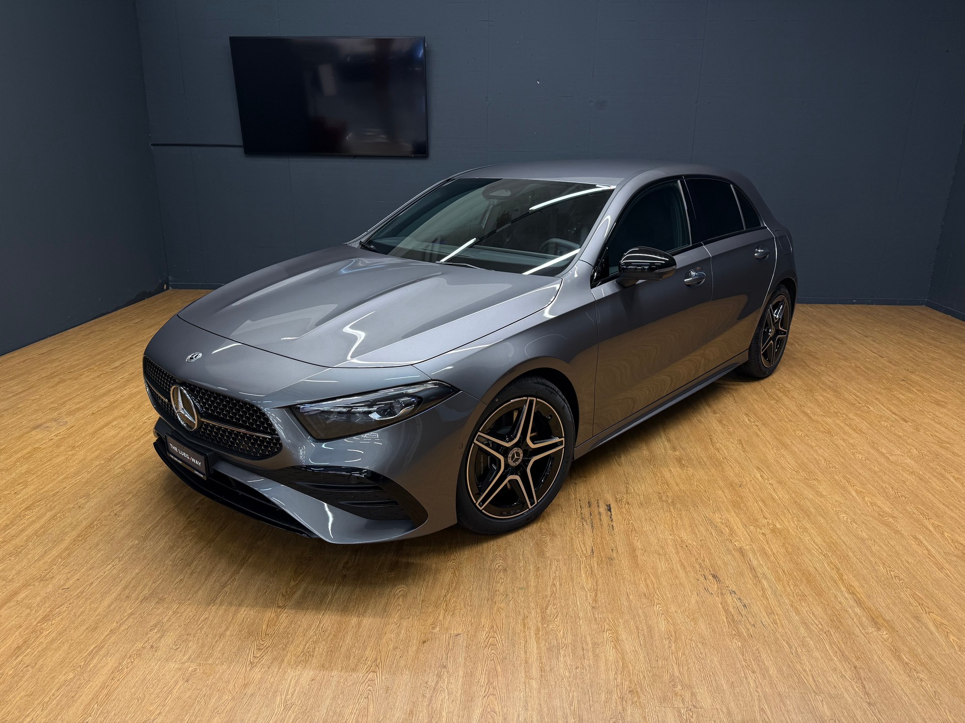 MERCEDES-BENZ A 250 4M - AMG / DISTRONIC / 360 Grad Kamera / Memory / MSI+-image-3