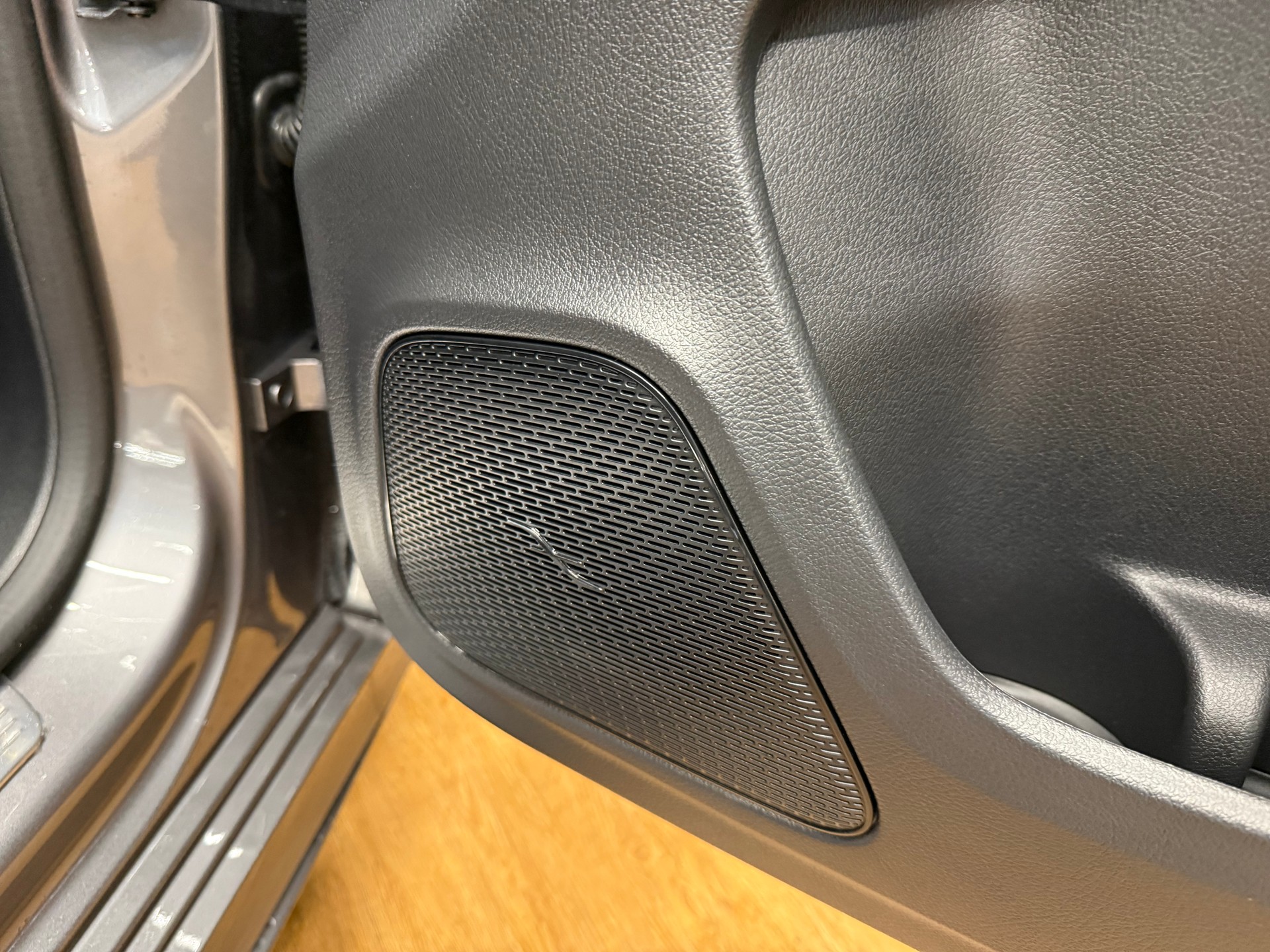 MERCEDES-BENZ A 250 4M - AMG / DISTRONIC / 360 Grad Kamera / Memory / MSI+-image-8