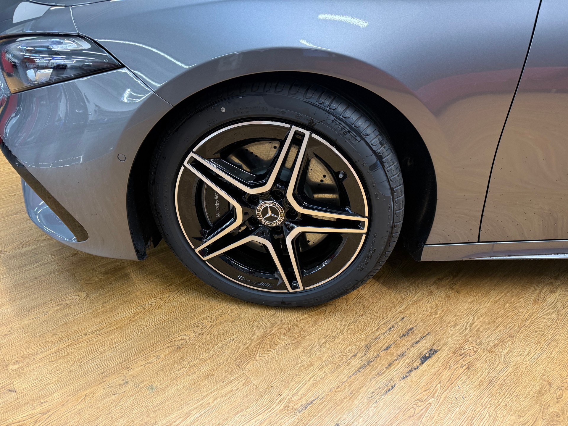 MERCEDES-BENZ A 250 4M - AMG / DISTRONIC / 360 Grad Kamera / Memory / MSI+-image-2