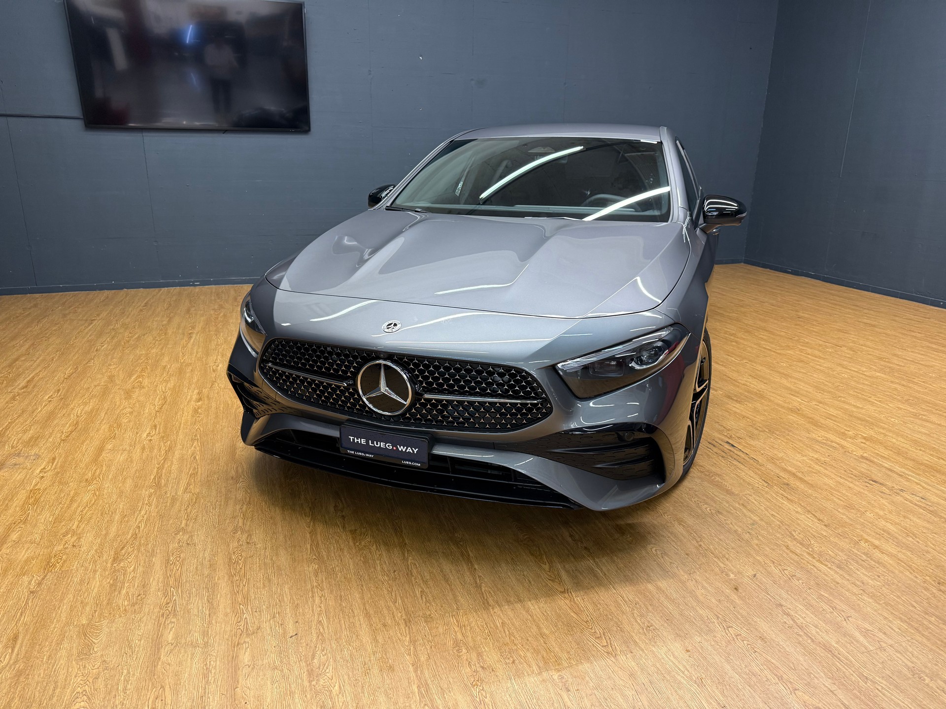 MERCEDES-BENZ A 250 4M - AMG / DISTRONIC / 360 Grad Kamera / Memory / MSI+-image-1