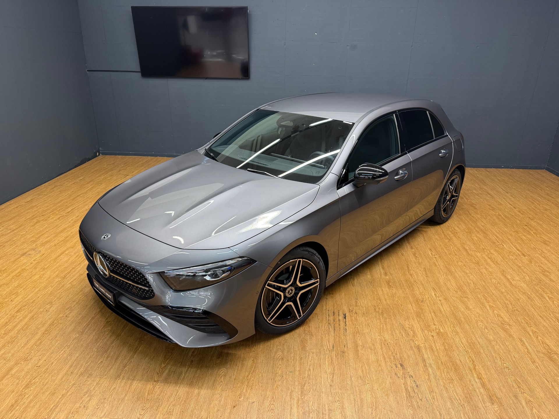 MERCEDES-BENZ A 250 4M - AMG / DISTRONIC / 360 Grad Kamera / Memory / MSI+