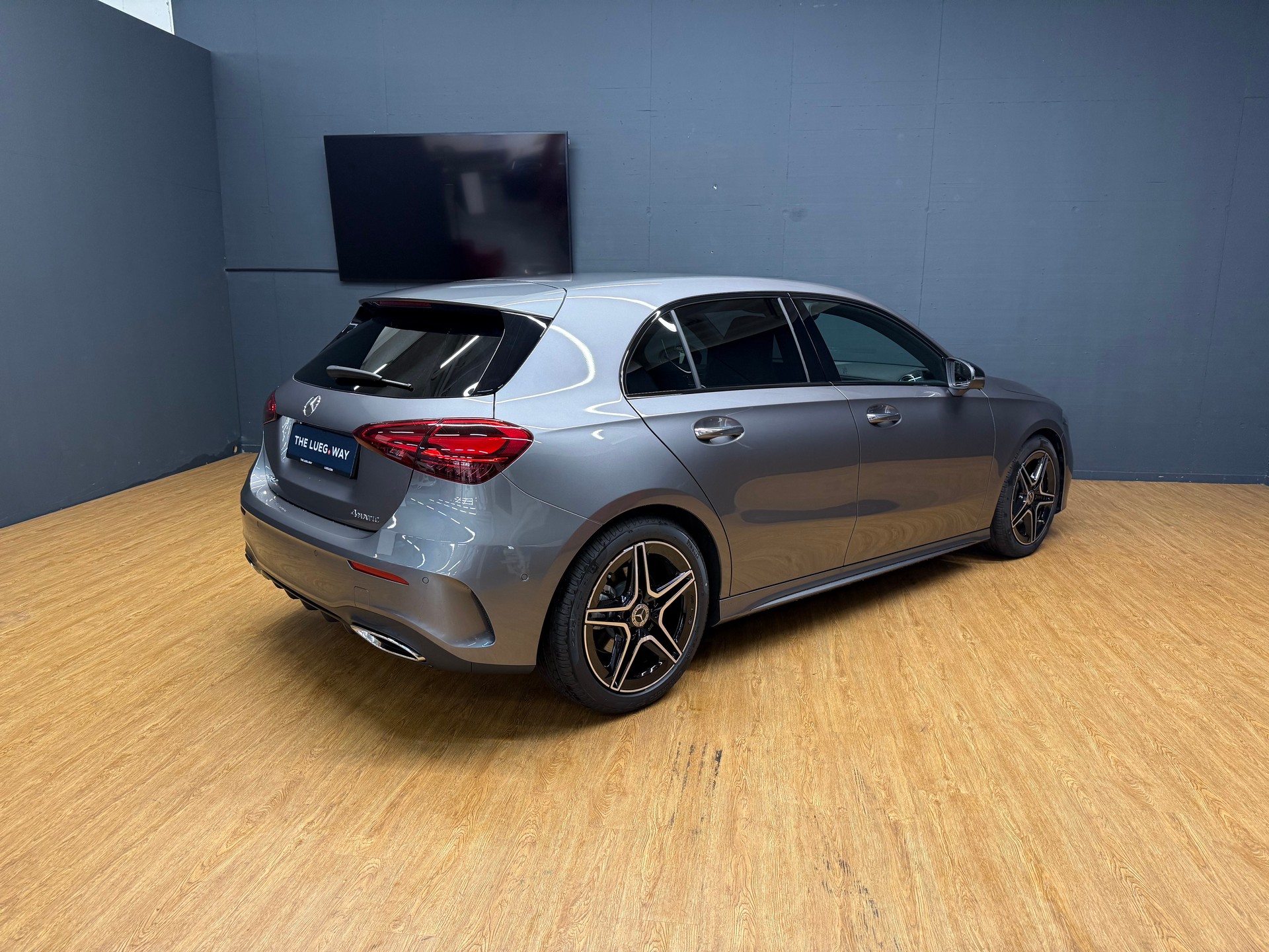 MERCEDES-BENZ A 250 4M - AMG / DISTRONIC / 360 Grad Kamera / Memory / MSI+-image-11