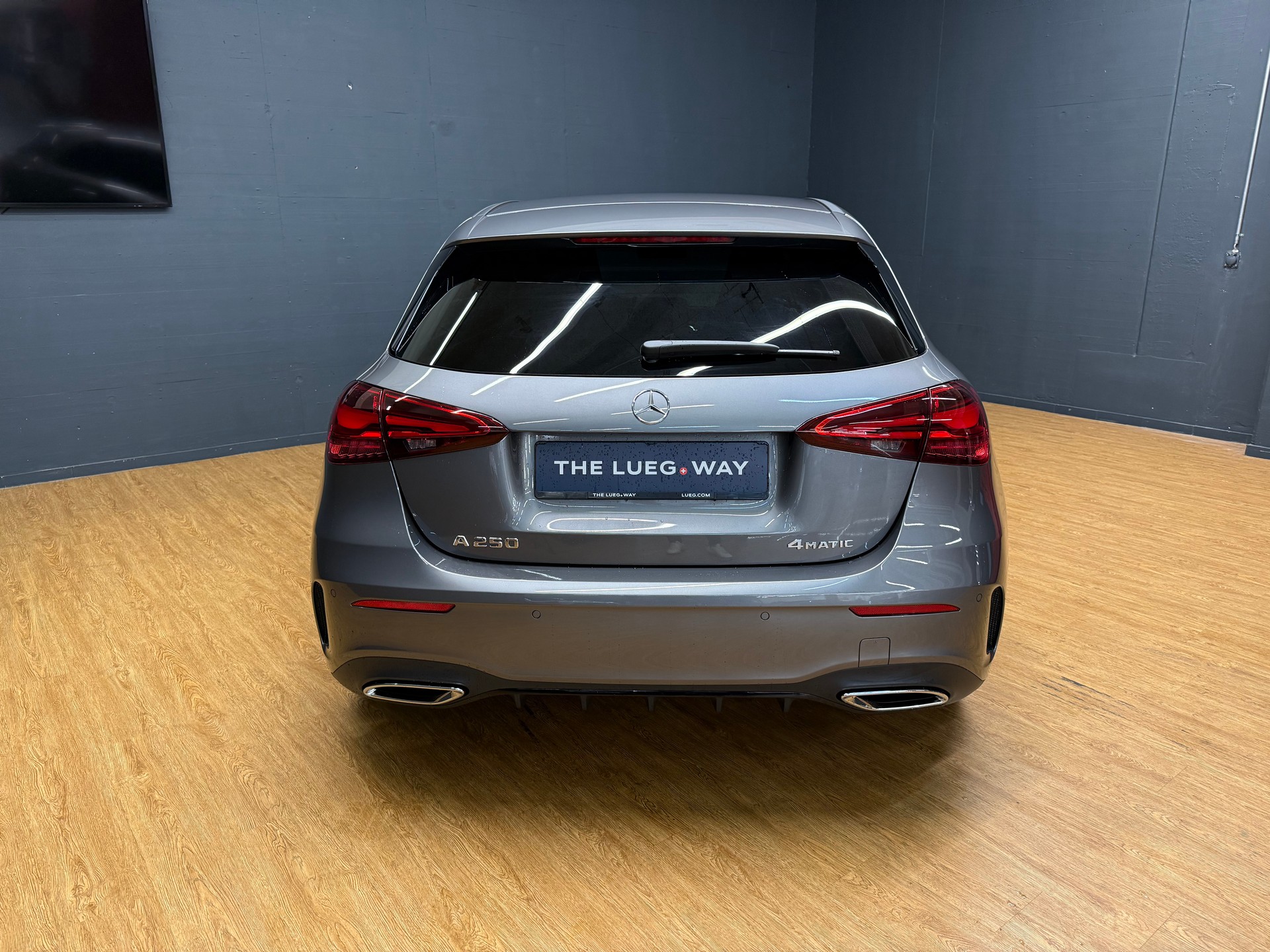 MERCEDES-BENZ A 250 4M - AMG / DISTRONIC / 360 Grad Kamera / Memory / MSI+-image-12