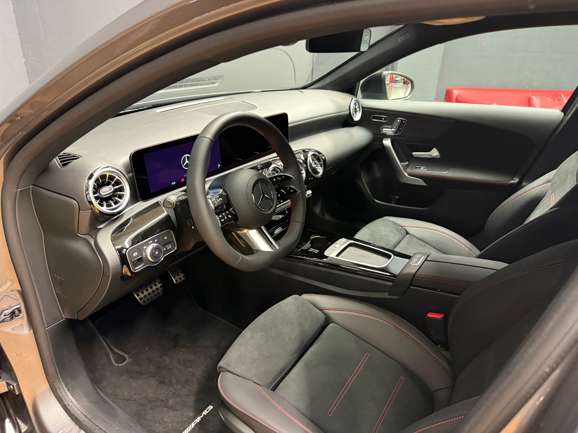 MERCEDES-BENZ A 250 4M - AMG / DISTRONIC / 360 Grad Kamera / Memory / MSI+-image-13