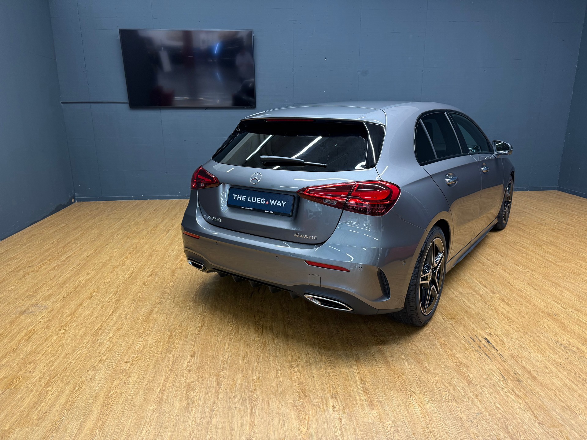 MERCEDES-BENZ A 250 4M - AMG / DISTRONIC / 360 Grad Kamera / Memory / MSI+-image-14