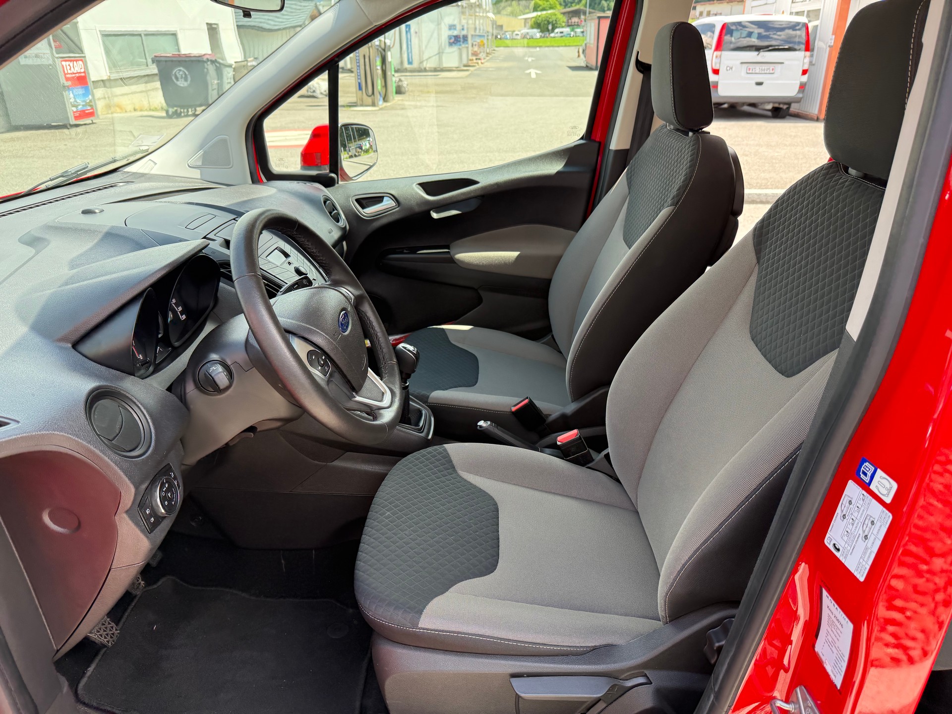 FORD Tourneo Courier 1.0 SCTi Trend AVEC TACHYMÈTRE PROFESSIONNEL-image-19