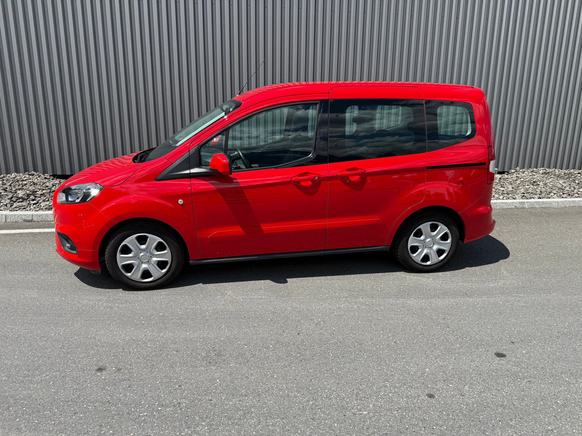 FORD Tourneo Courier 1.0 SCTi Trend AVEC TACHYMÈTRE PROFESSIONNEL-image-3