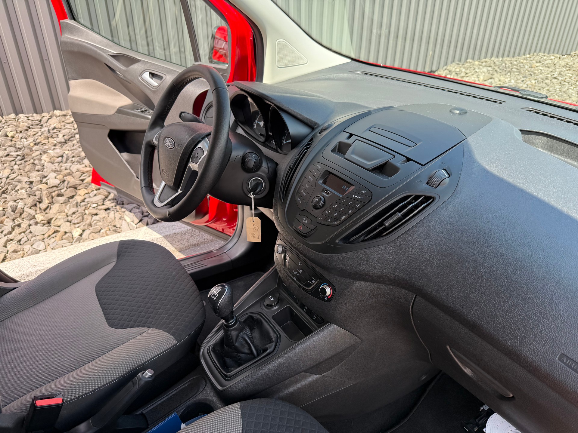 FORD Tourneo Courier 1.0 SCTi Trend AVEC TACHYMÈTRE PROFESSIONNEL-image-21