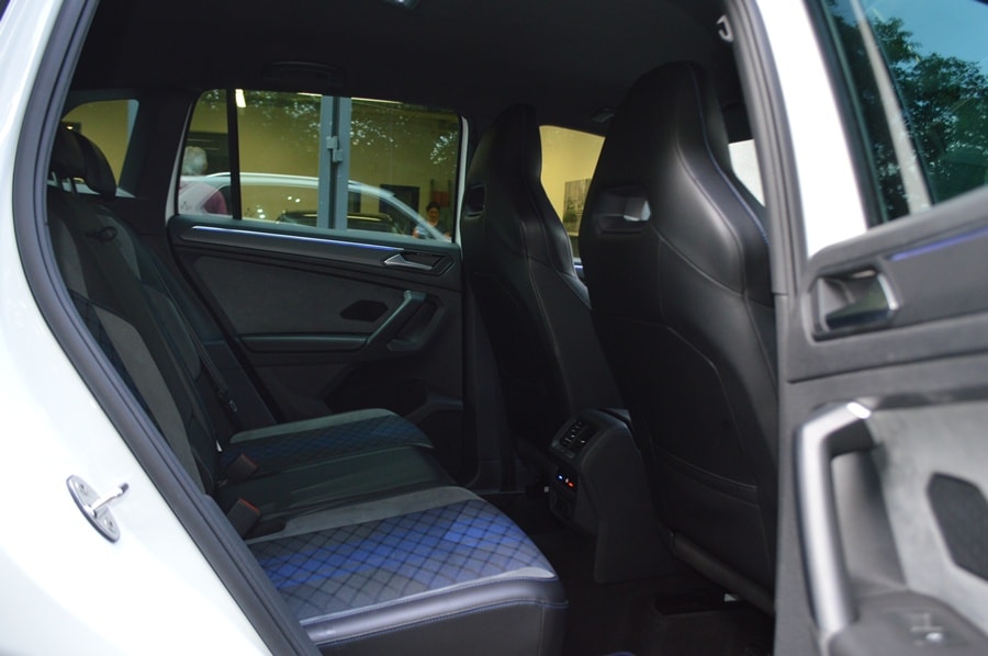 VW Tiguan 2.0TSI R 4Motion DSG Akrapovic I Anhängerkupplung-image-8