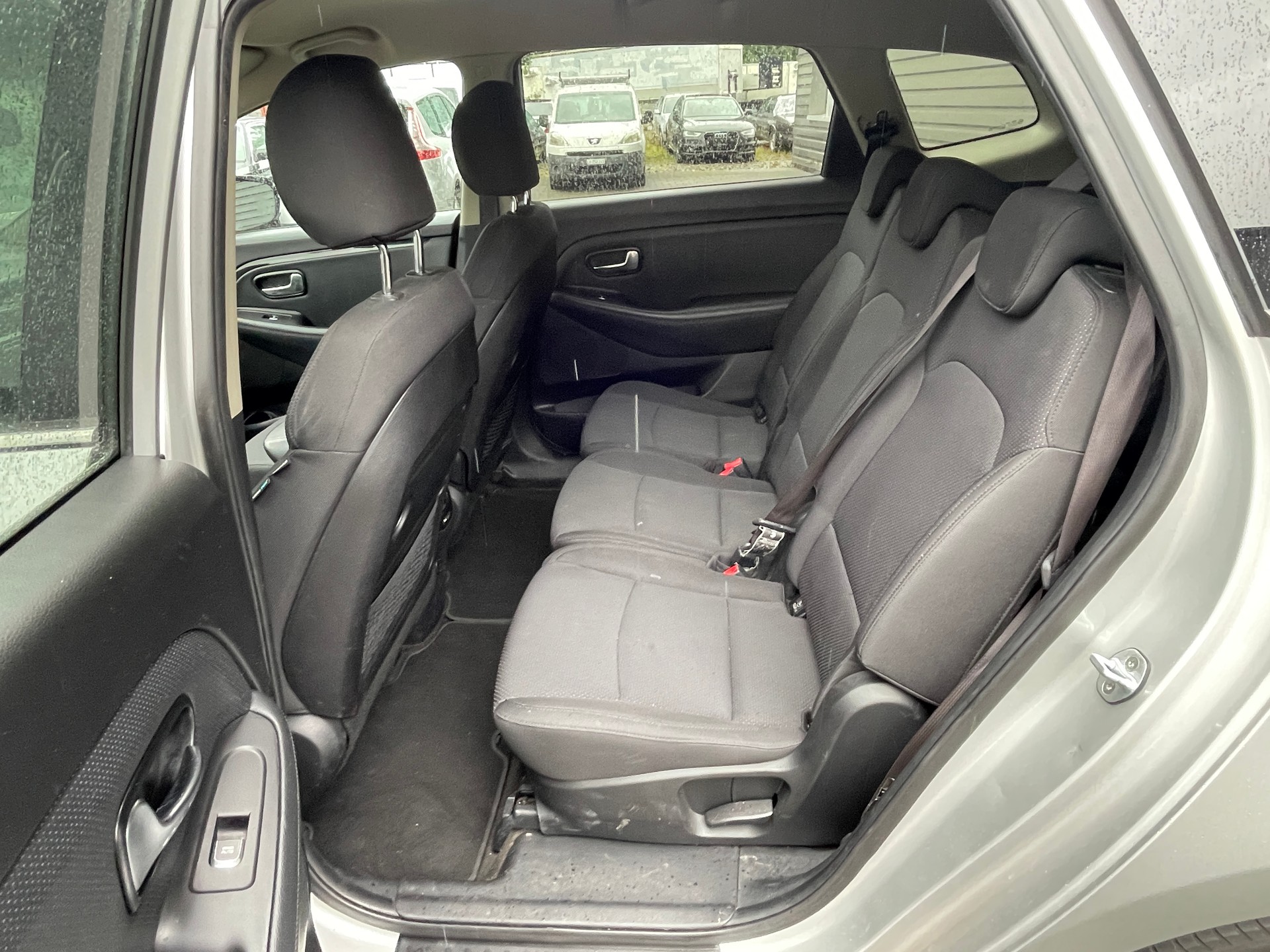 KIA Carens 1.7 CRDi Style DCT-image-9