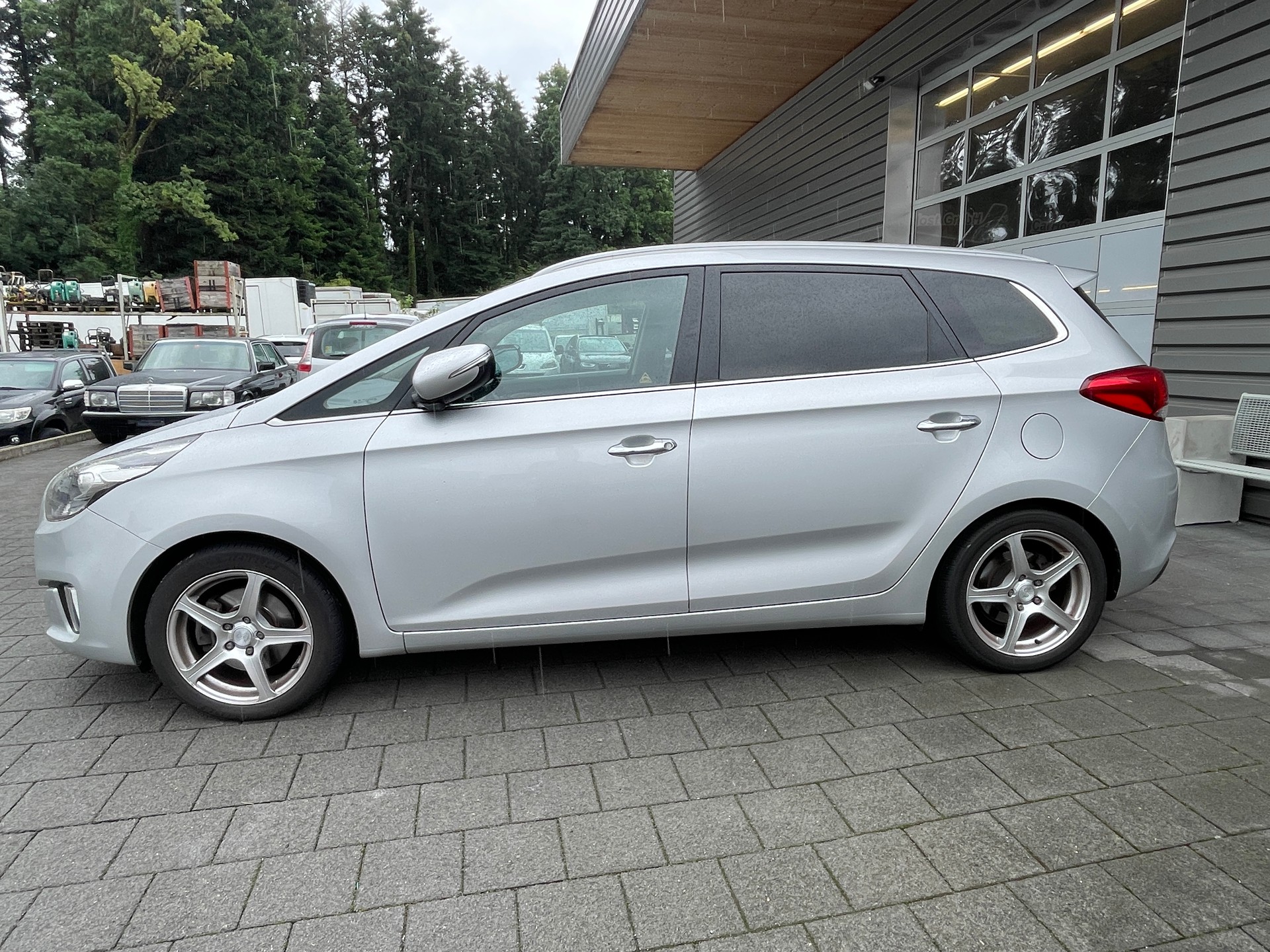 KIA Carens 1.7 CRDi Style DCT-image-4