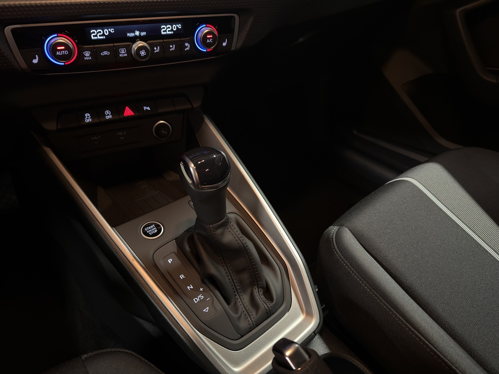 AUDI A1 Sportback 30 TFSI Attraction S-tronic-image-12