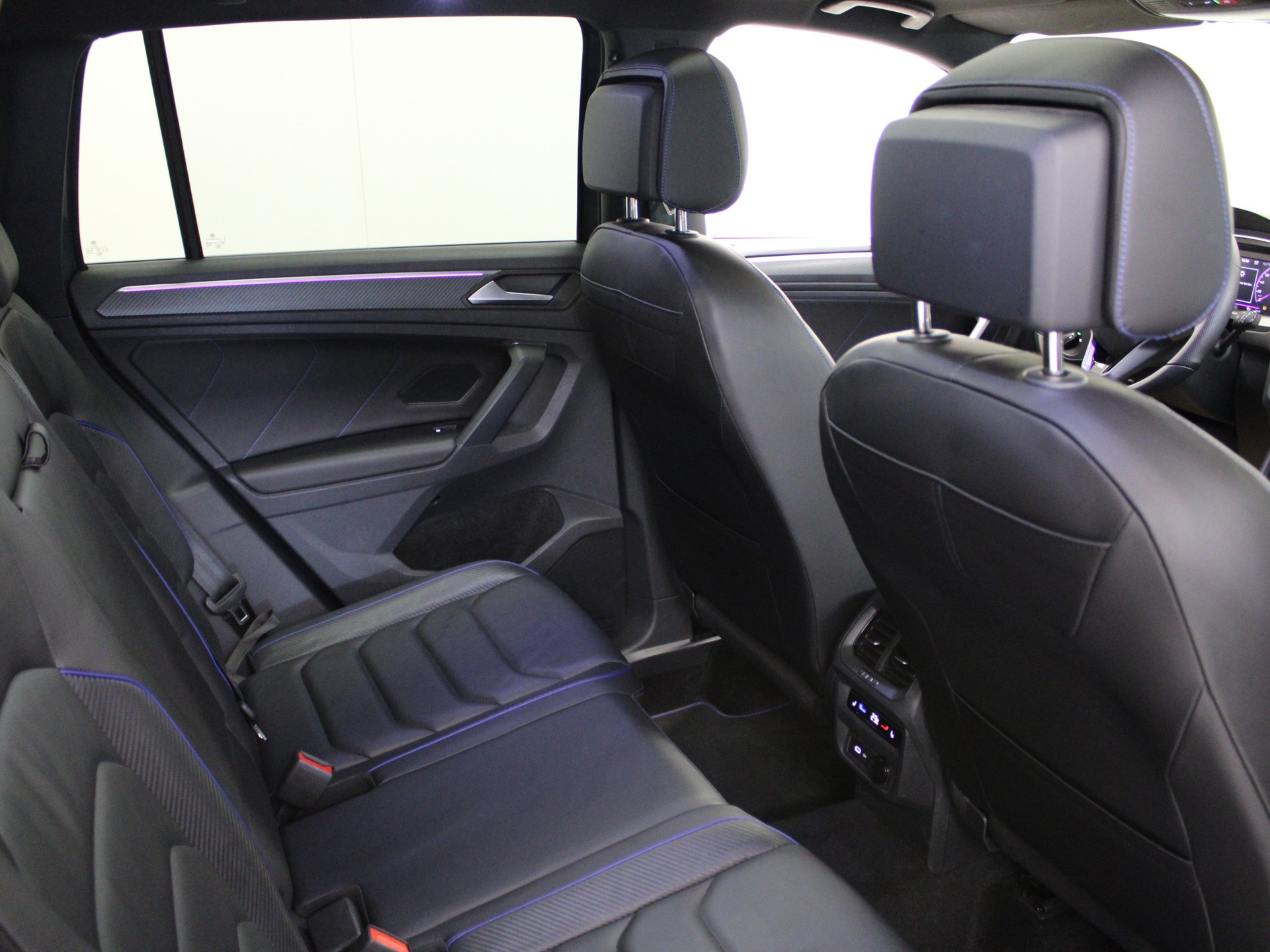 VW Tiguan 2.0TSI R 4Motion DSG-image-7