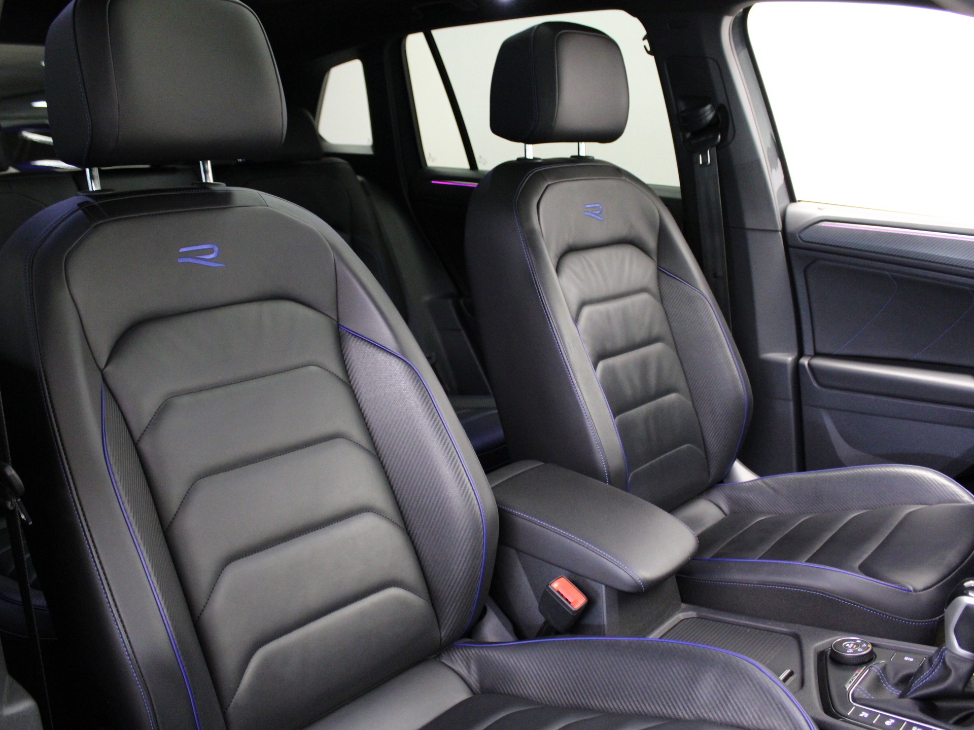 VW Tiguan 2.0TSI R 4Motion DSG-image-6