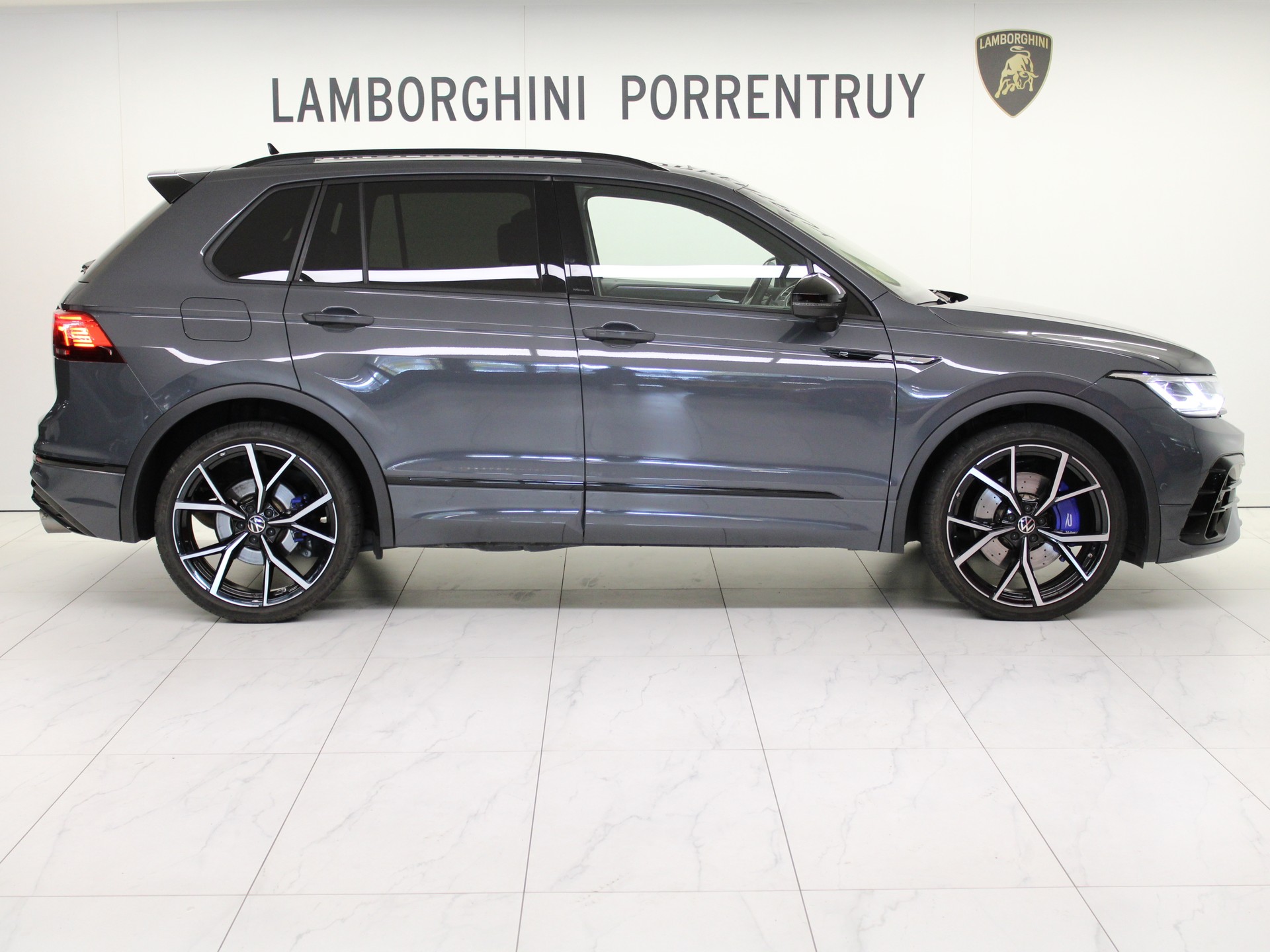 VW Tiguan 2.0TSI R 4Motion DSG-image-1