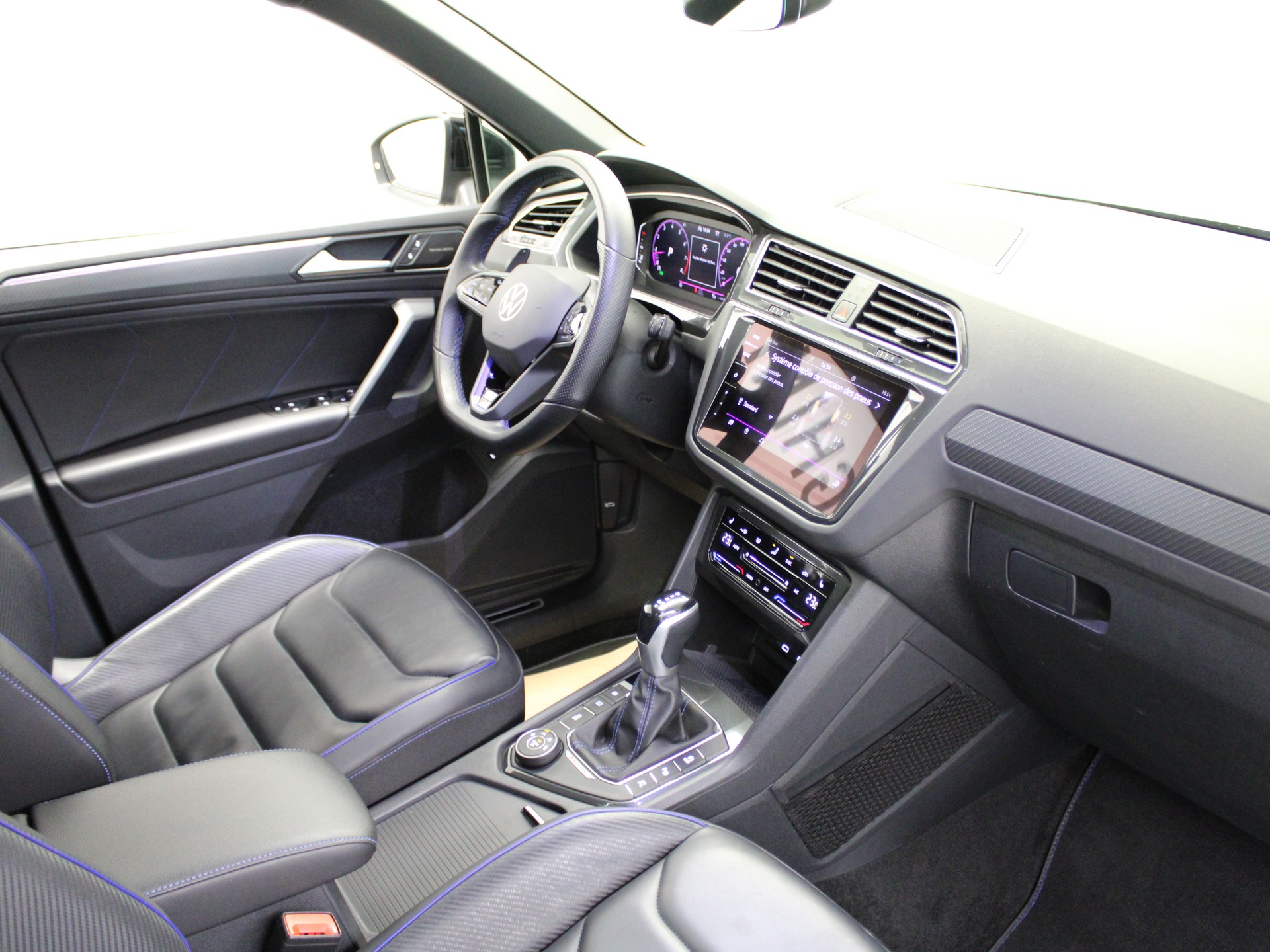 VW Tiguan 2.0TSI R 4Motion DSG-image-5