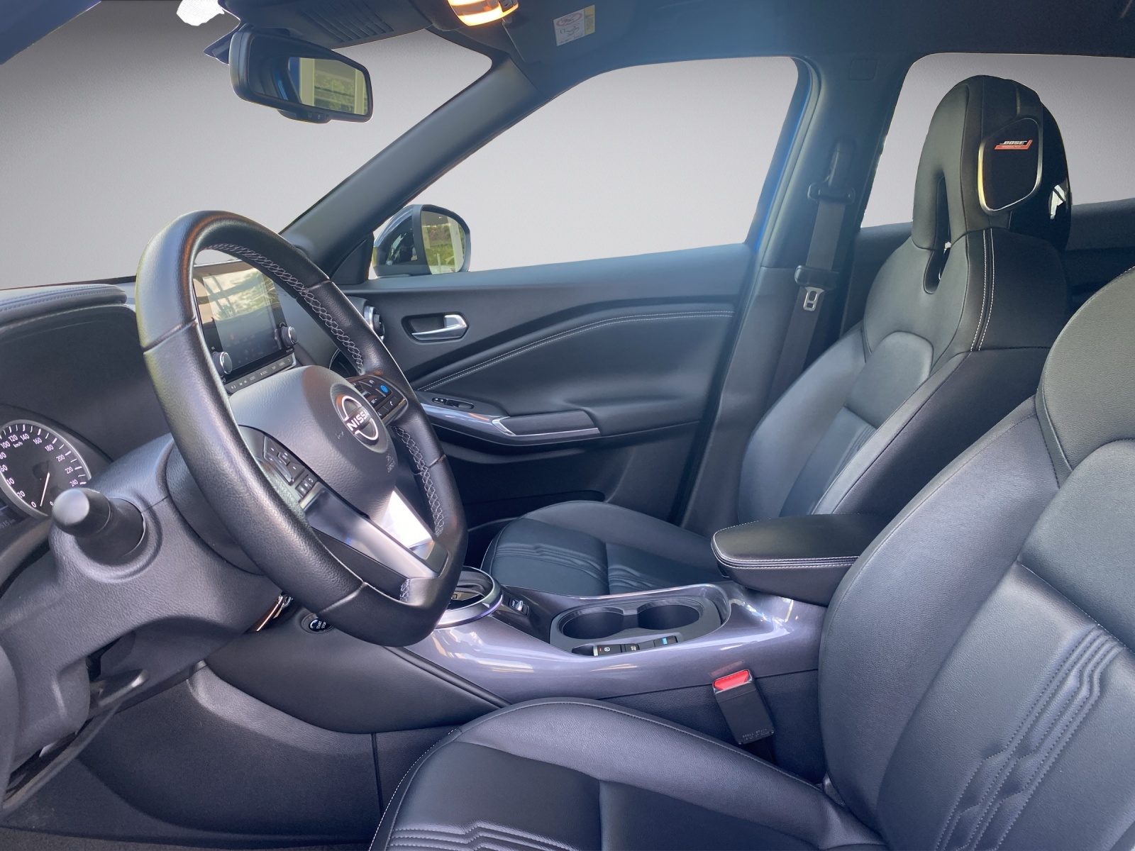 NISSAN Juke 1.6 Hybrid Tekna-image-8