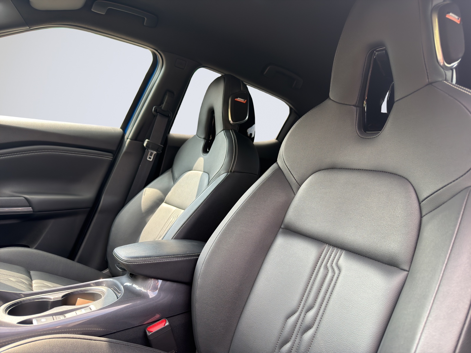 NISSAN Juke 1.6 Hybrid Tekna-image-9