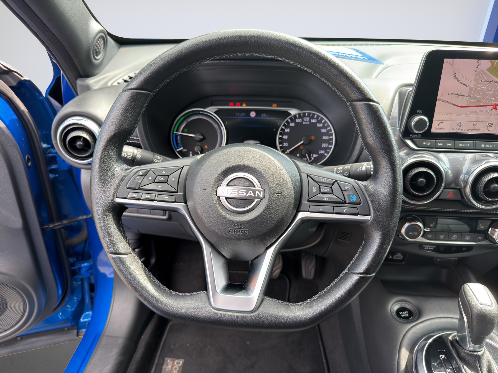 NISSAN Juke 1.6 Hybrid Tekna-image-10