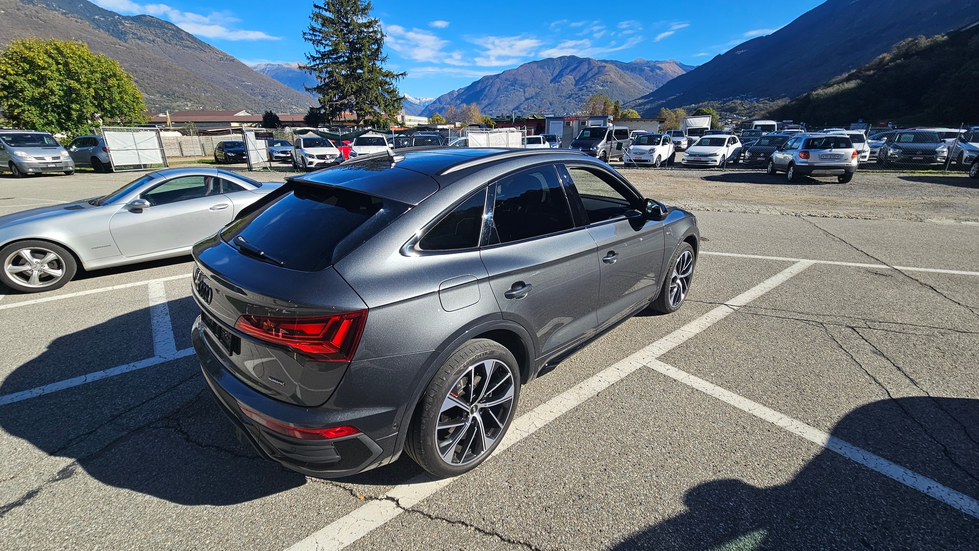 AUDI Q5 Sportback 40 TDI Blackedition quattro S-tronic-image-5