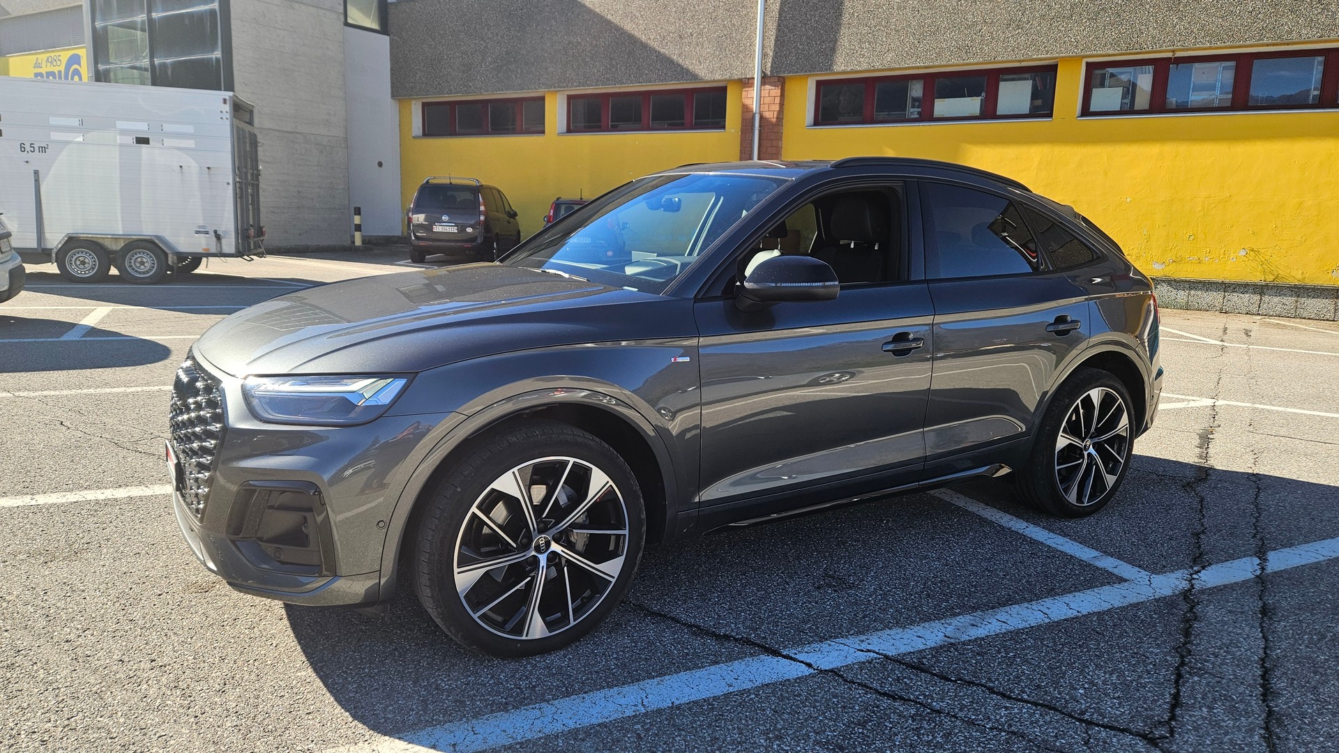 AUDI Q5 Sportback 40 TDI Blackedition quattro S-tronic-image-2