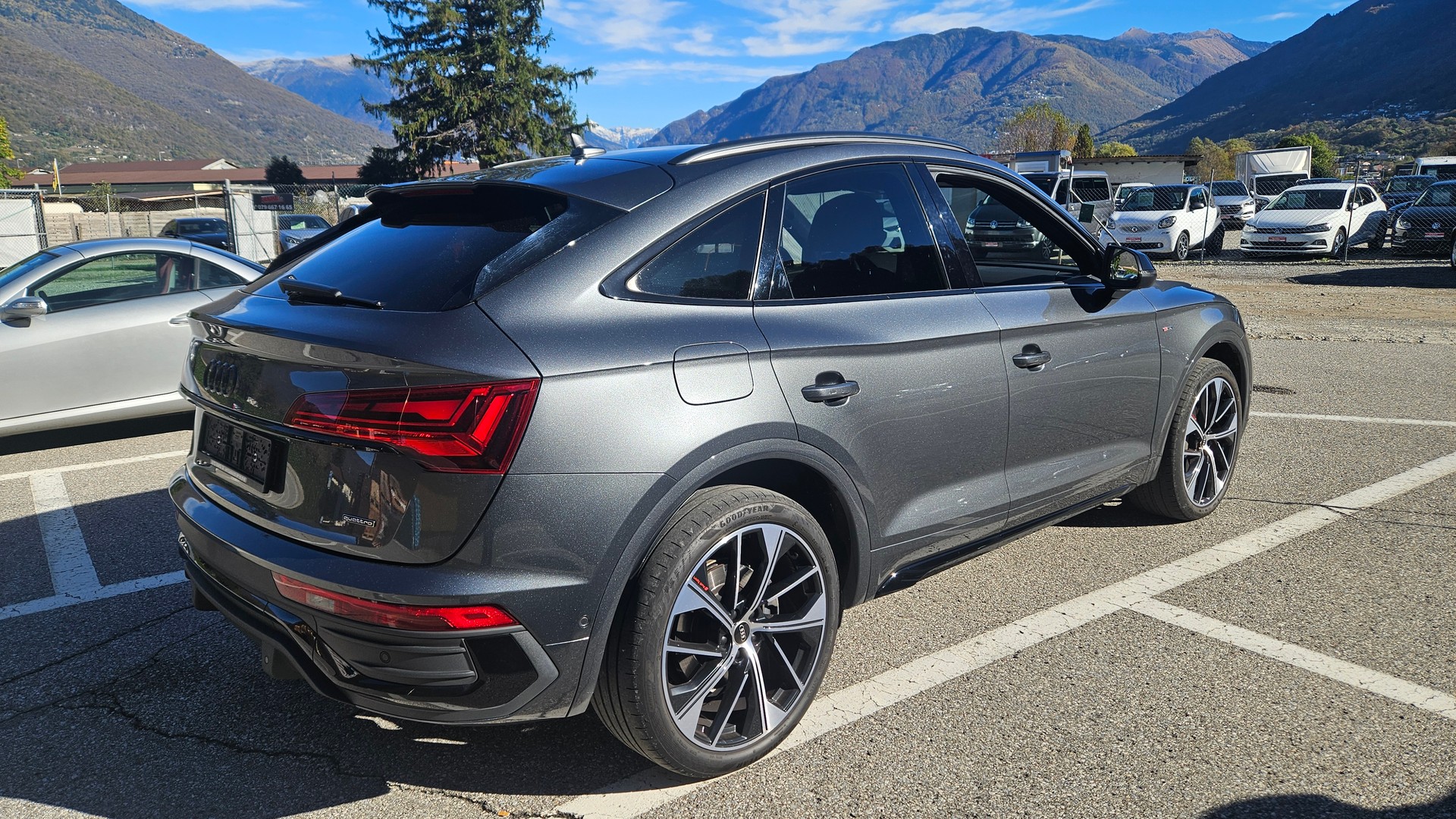 AUDI Q5 Sportback 40 TDI Blackedition quattro S-tronic-image-3