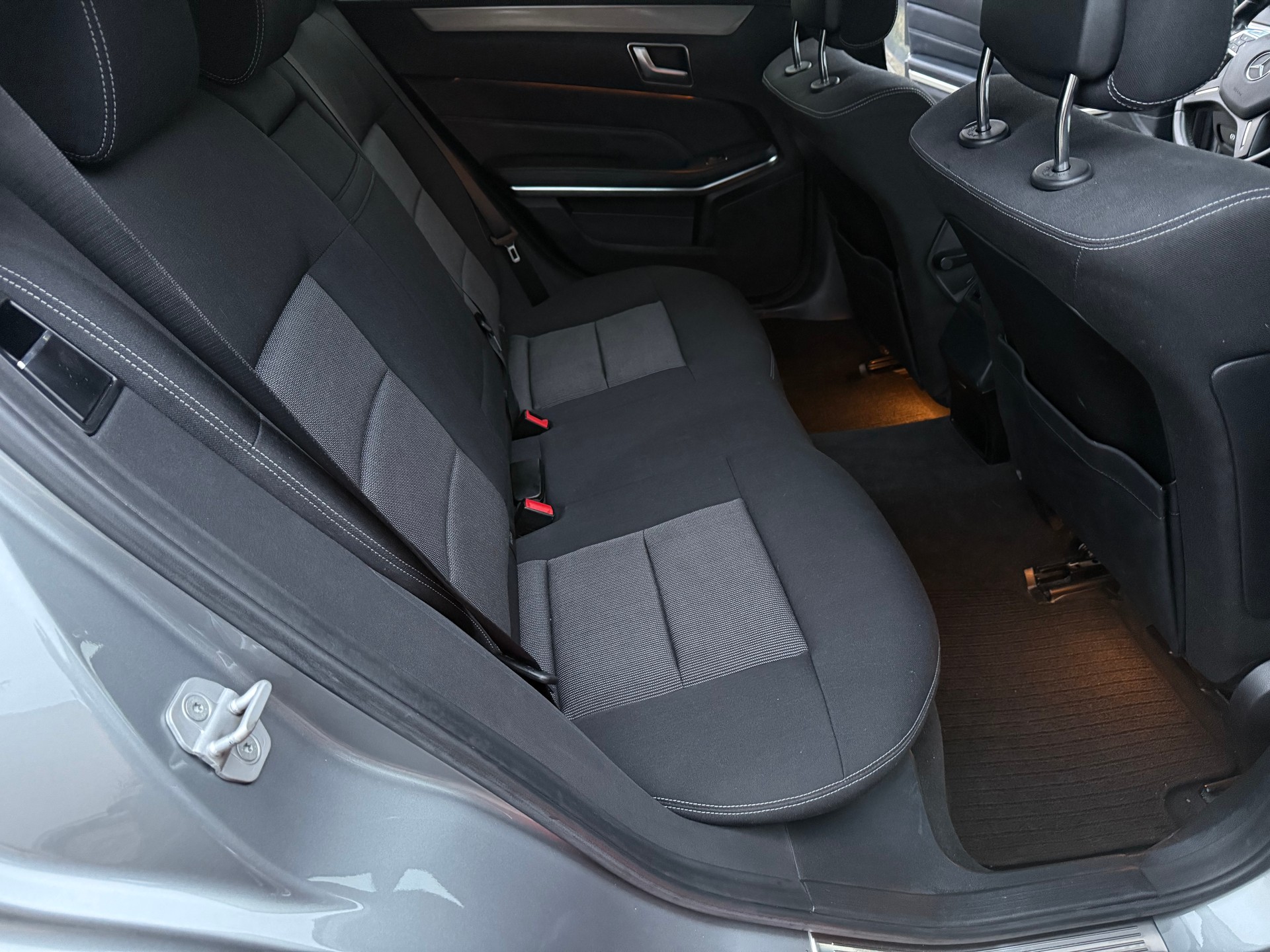 MERCEDES-BENZ E 220 CDI-image-5
