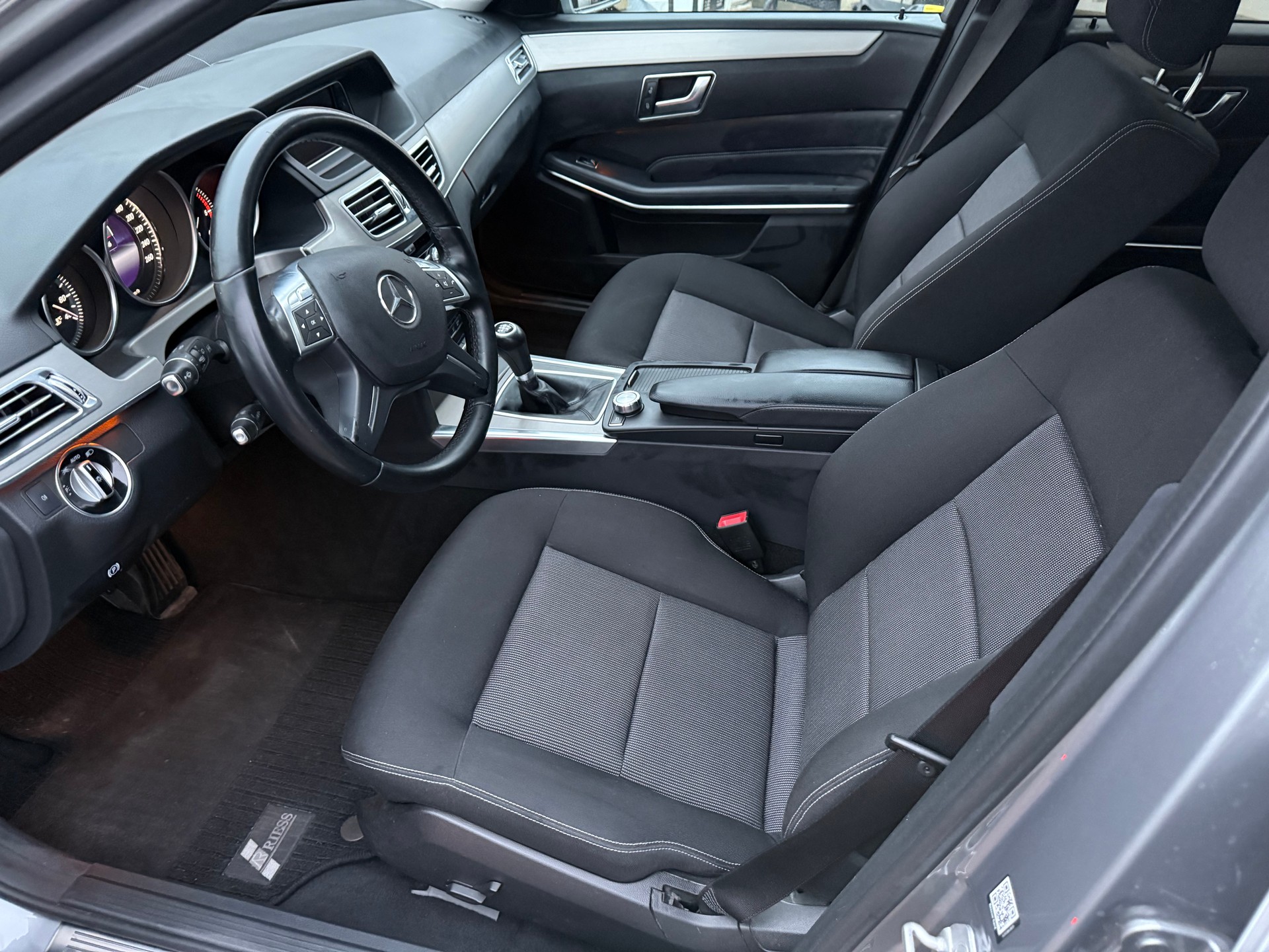 MERCEDES-BENZ E 220 CDI-image-4