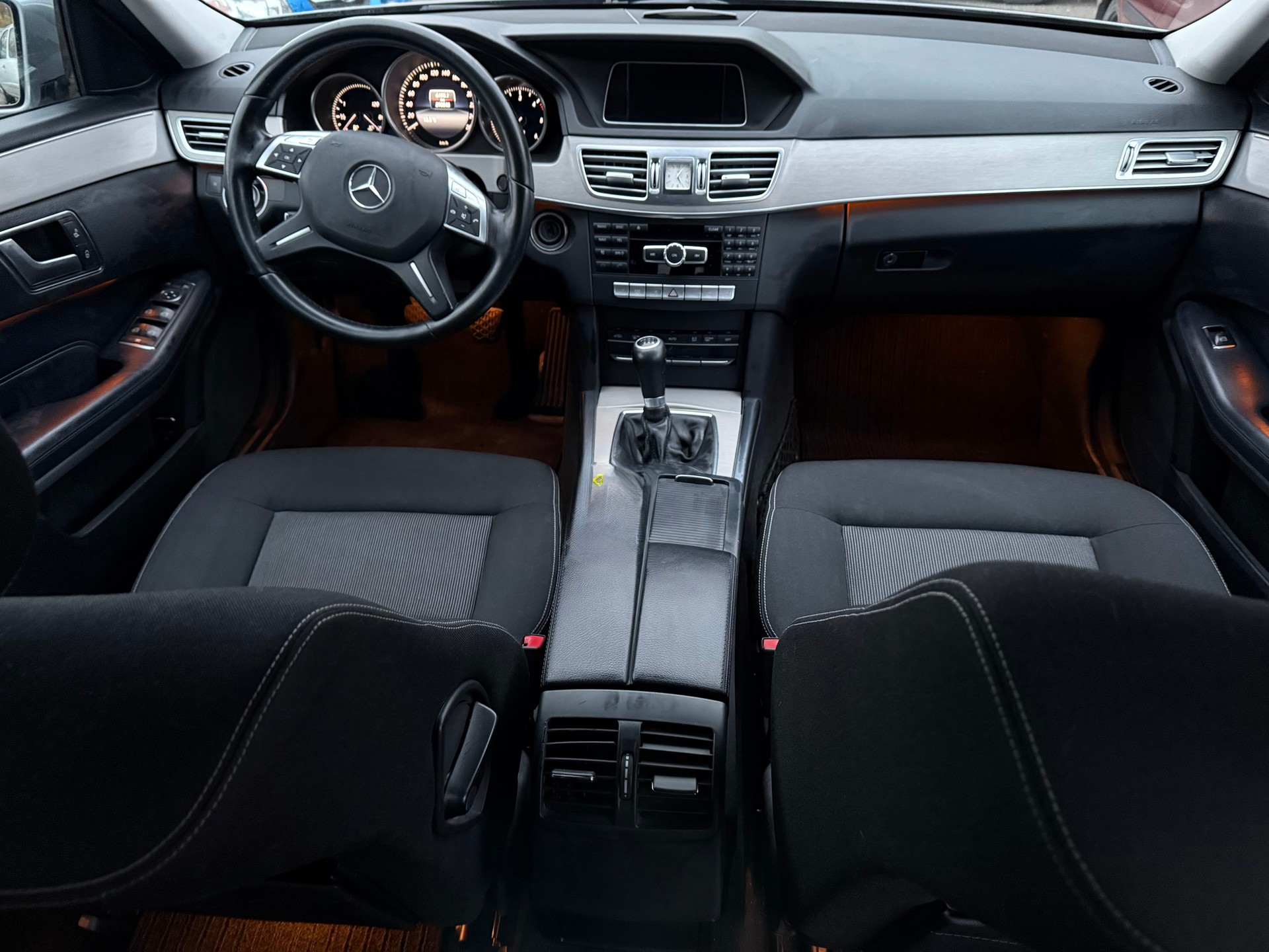 MERCEDES-BENZ E 220 CDI-image-3